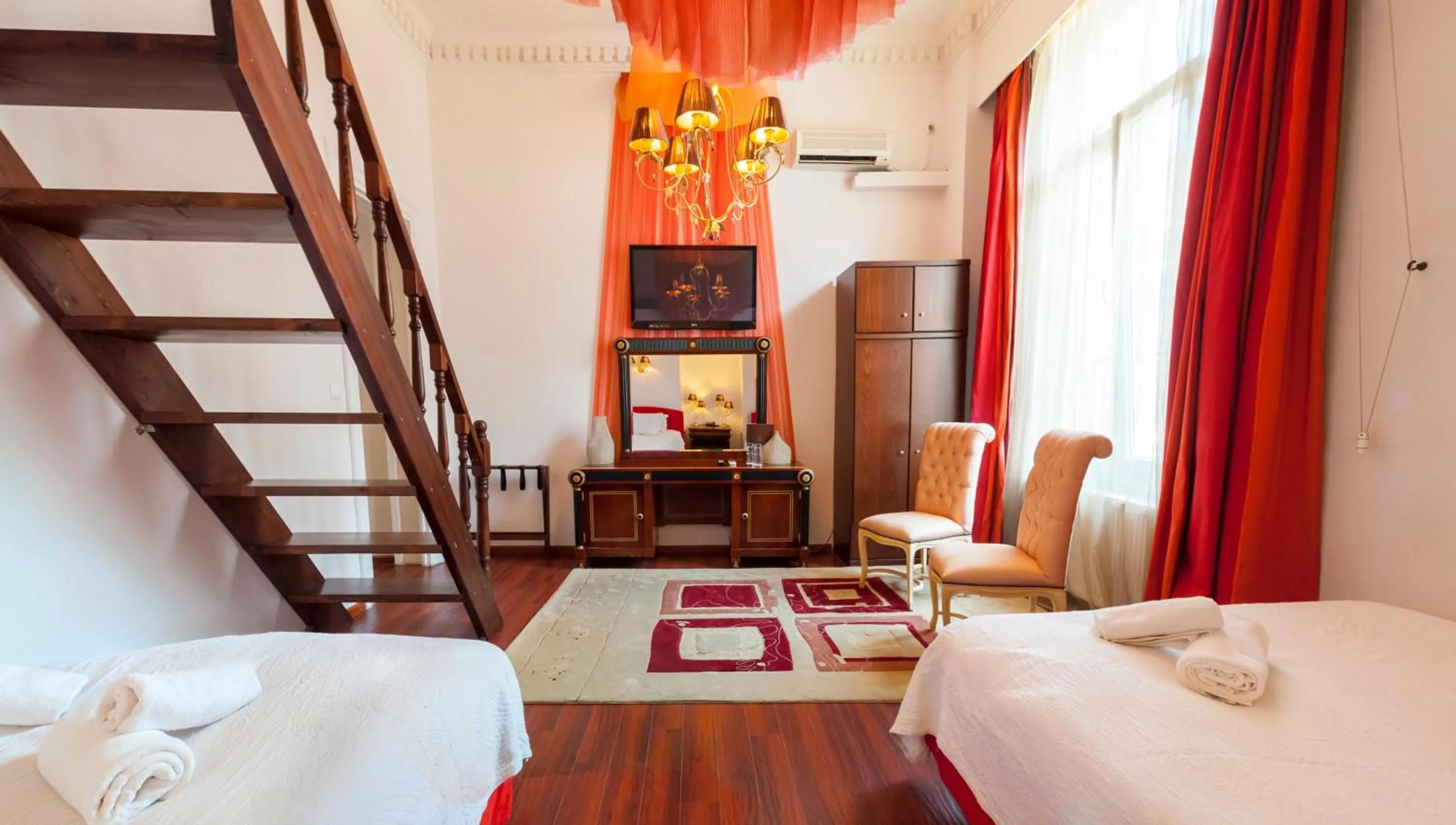 Photo of the whole room, Bed in Acropolis Museum Boutique Hotel