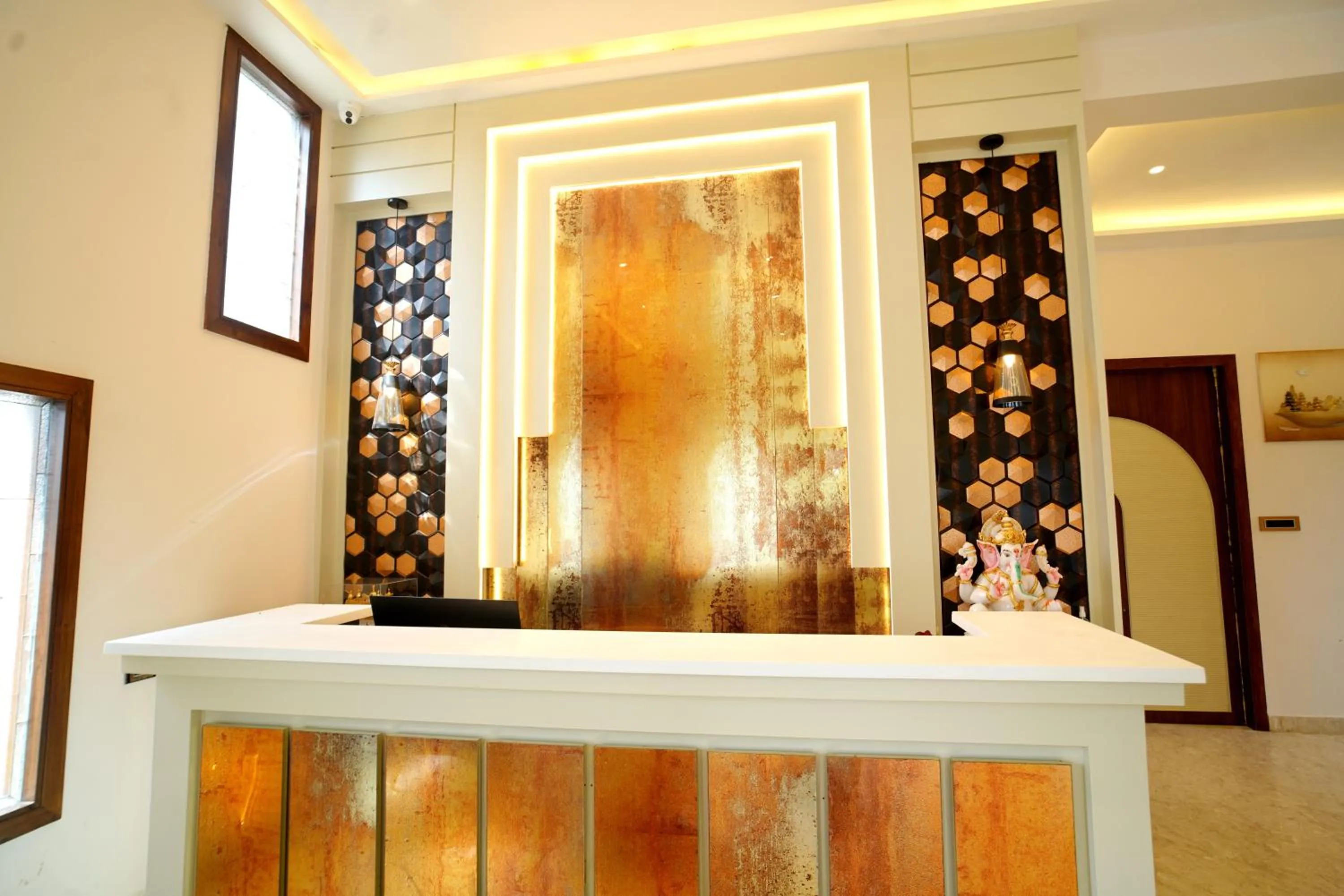 Lobby or reception in 5 States Resort