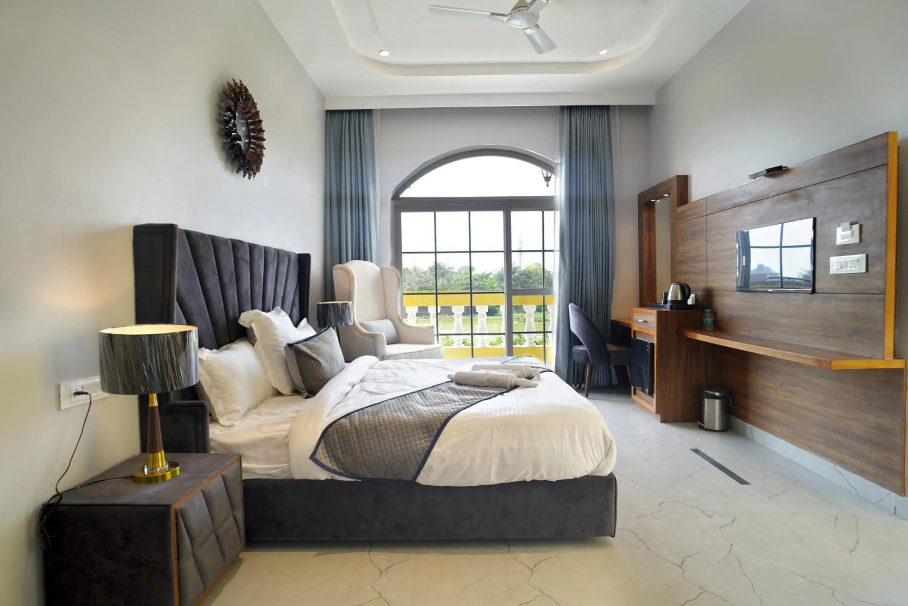 Bed in 5 States Resort