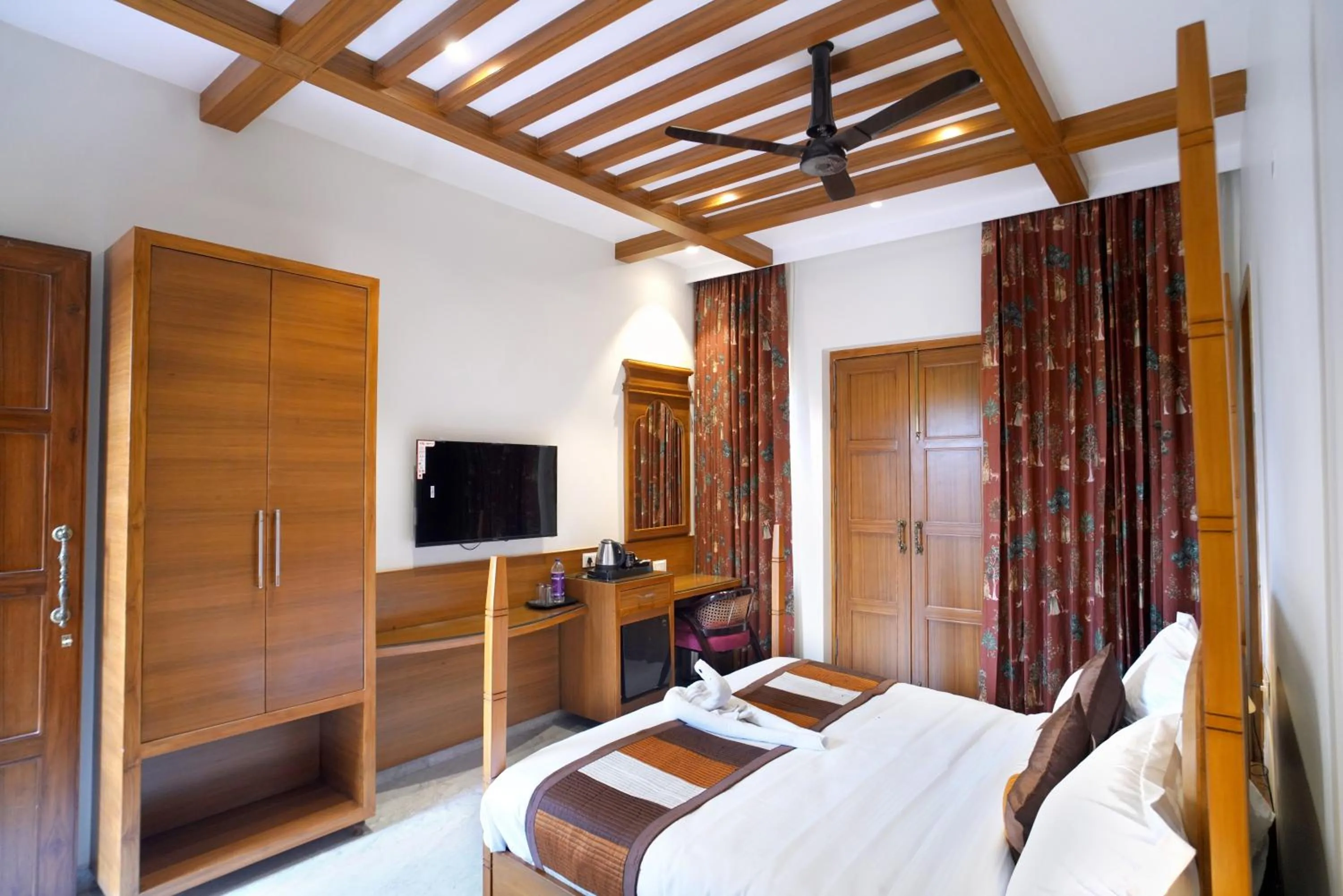 Kitchen or kitchenette, Bed in 5 States Resort