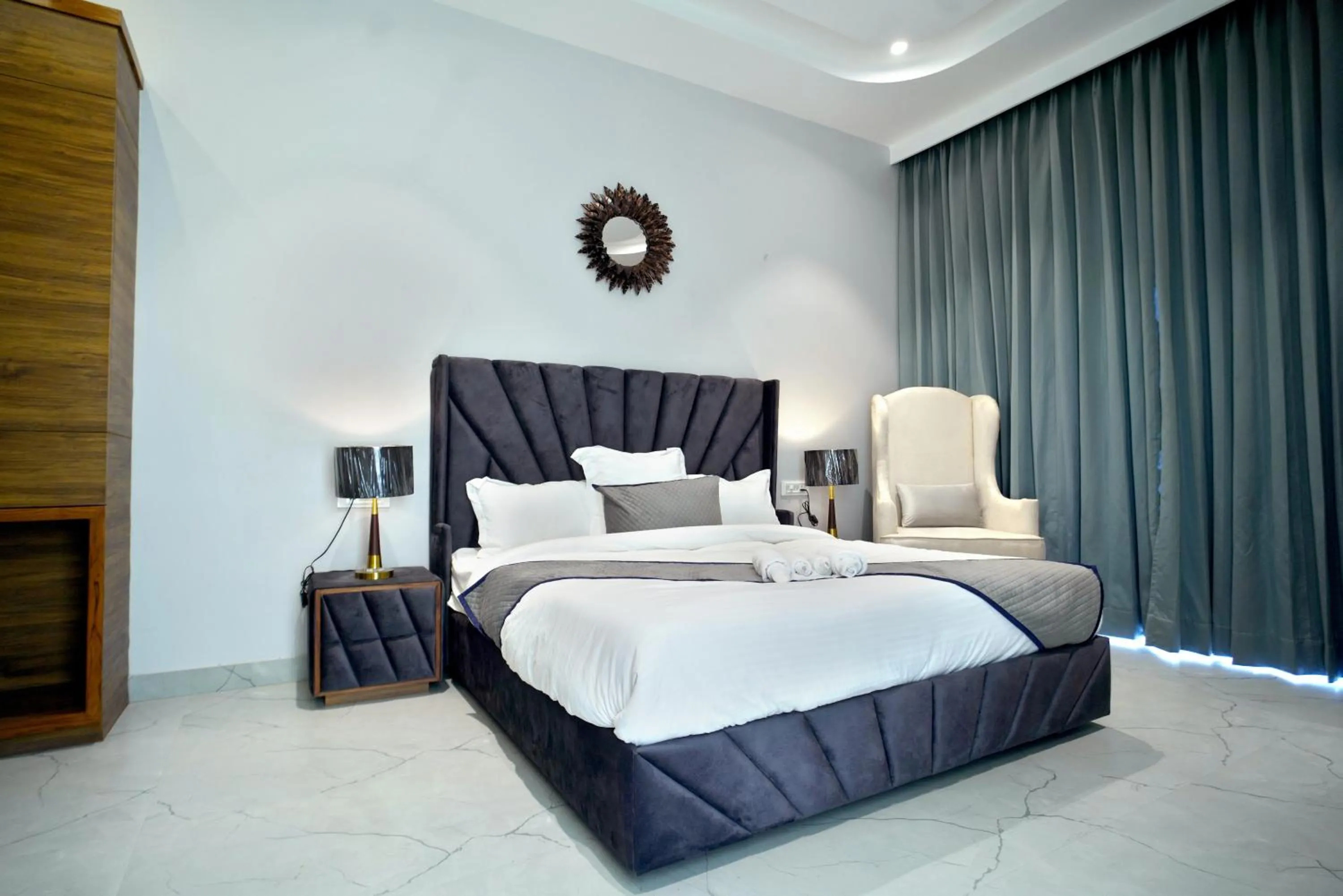 Bed in 5 States Resort