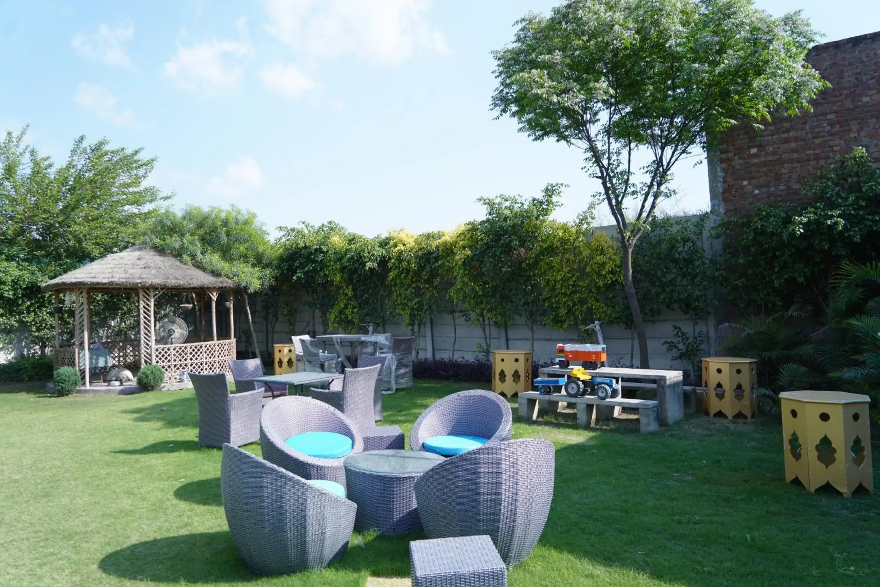 Inner courtyard view in 5 States Resort Inner courtyard view in 5 States Resort