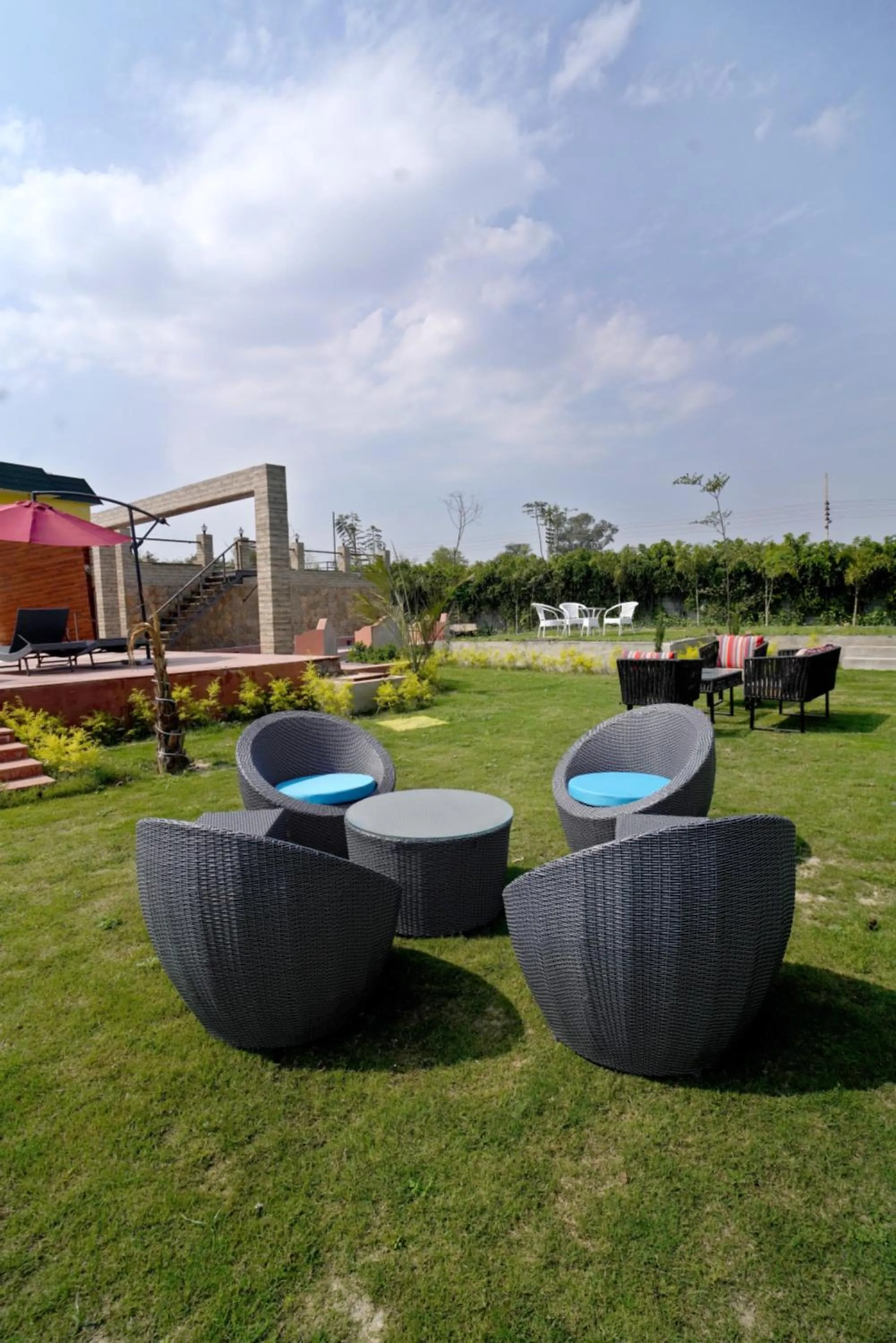 Restaurant/places to eat in 5 States Resort