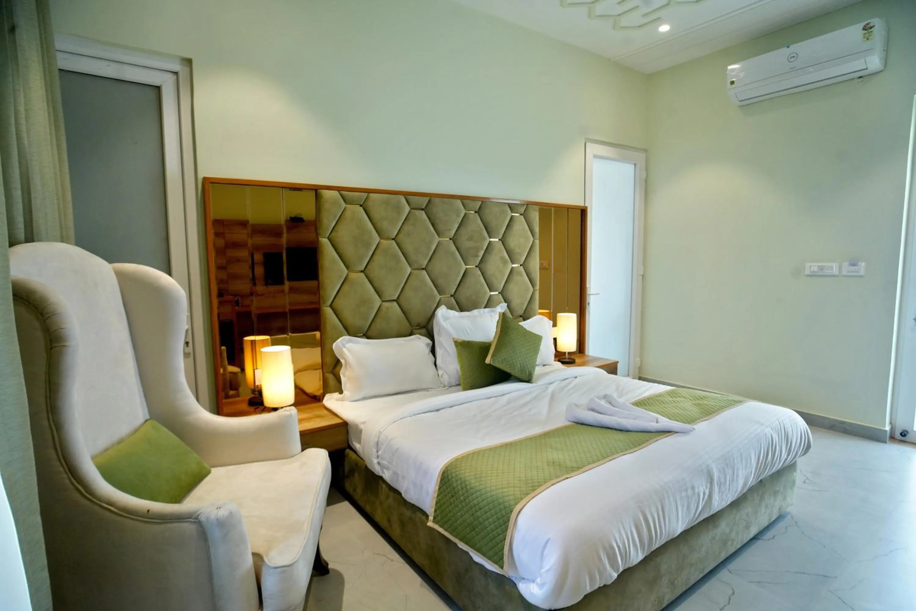 Bed in 5 States Resort