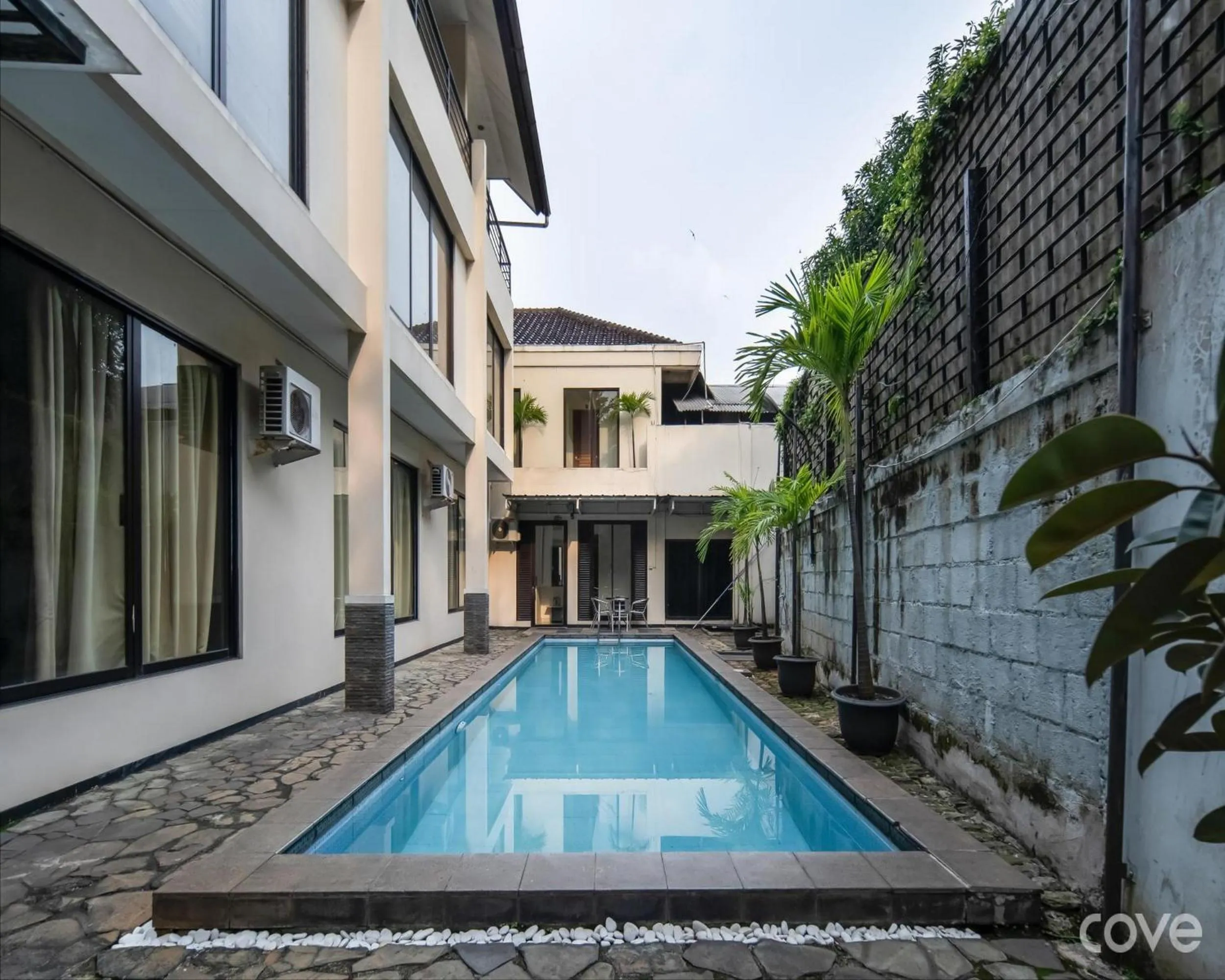 Pool view in Cove Arimbi