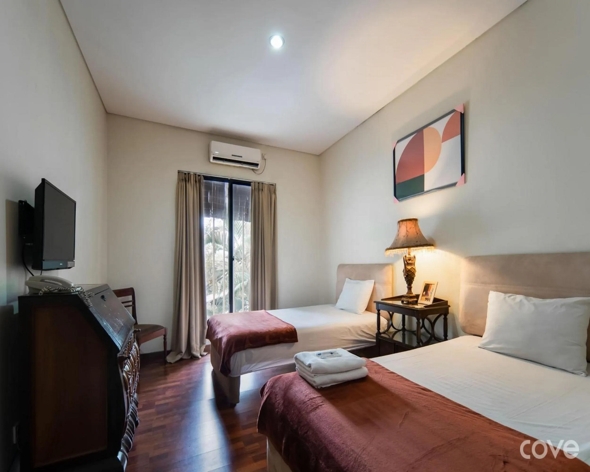 Bedroom, Bed in Cove Arimbi