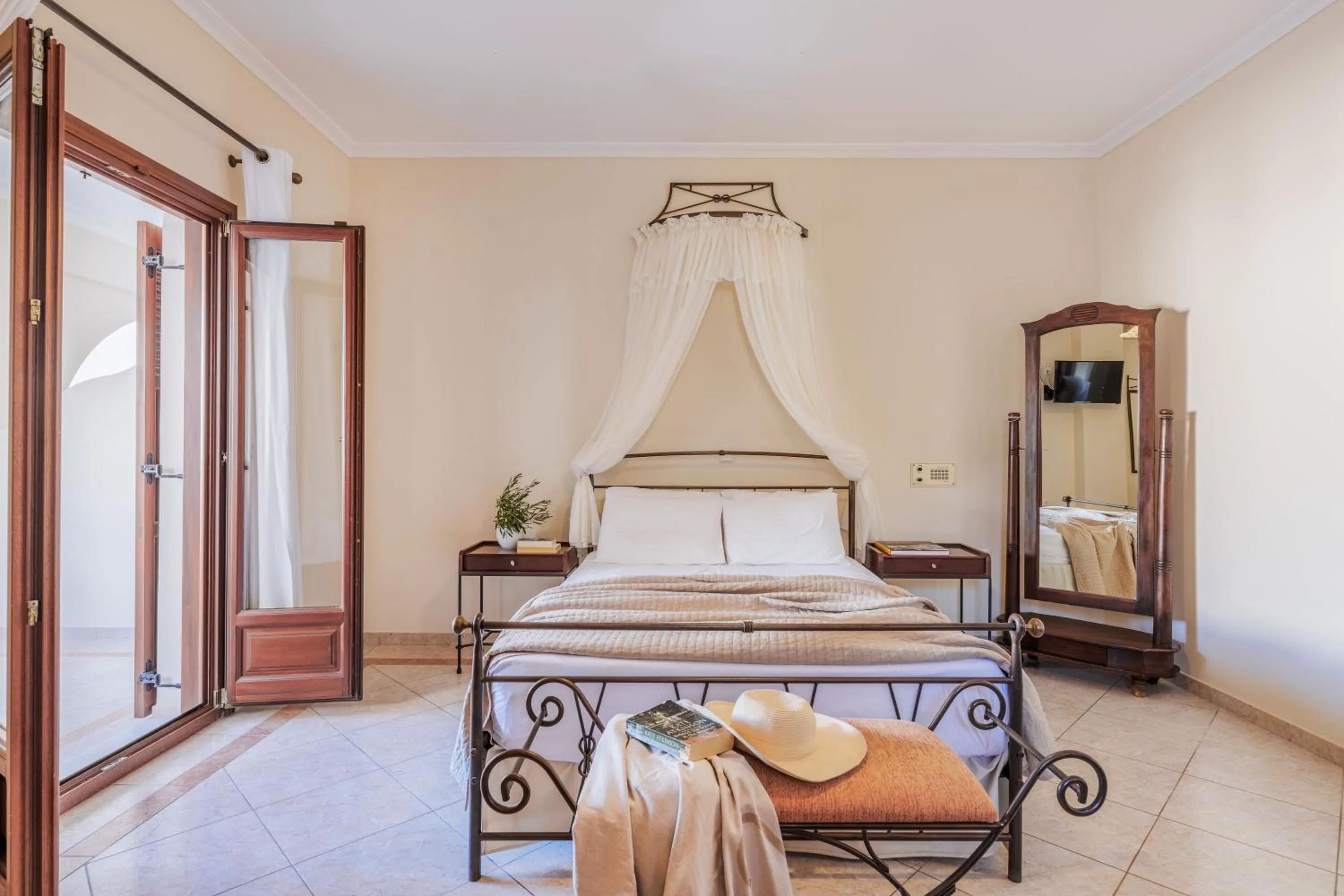 Bed in Epavlis Hotel & Spa