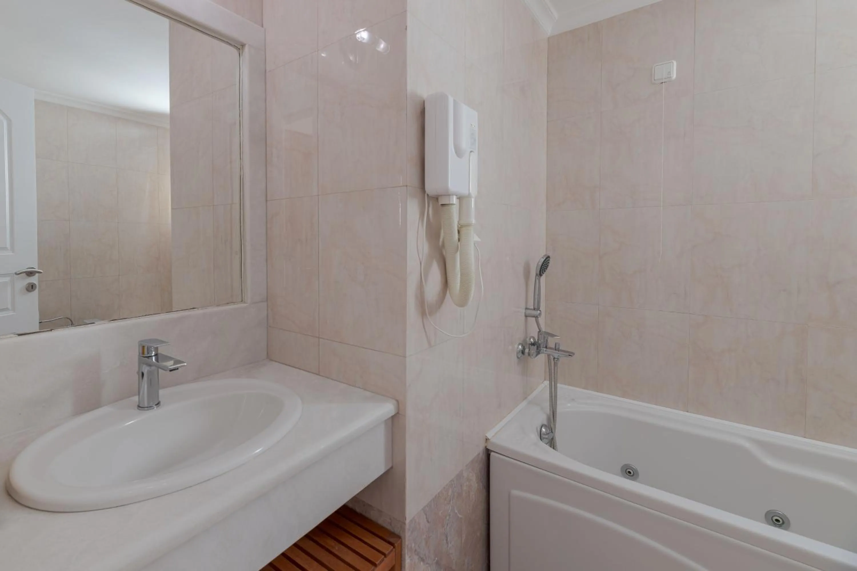 Bathroom in Epavlis Hotel & Spa