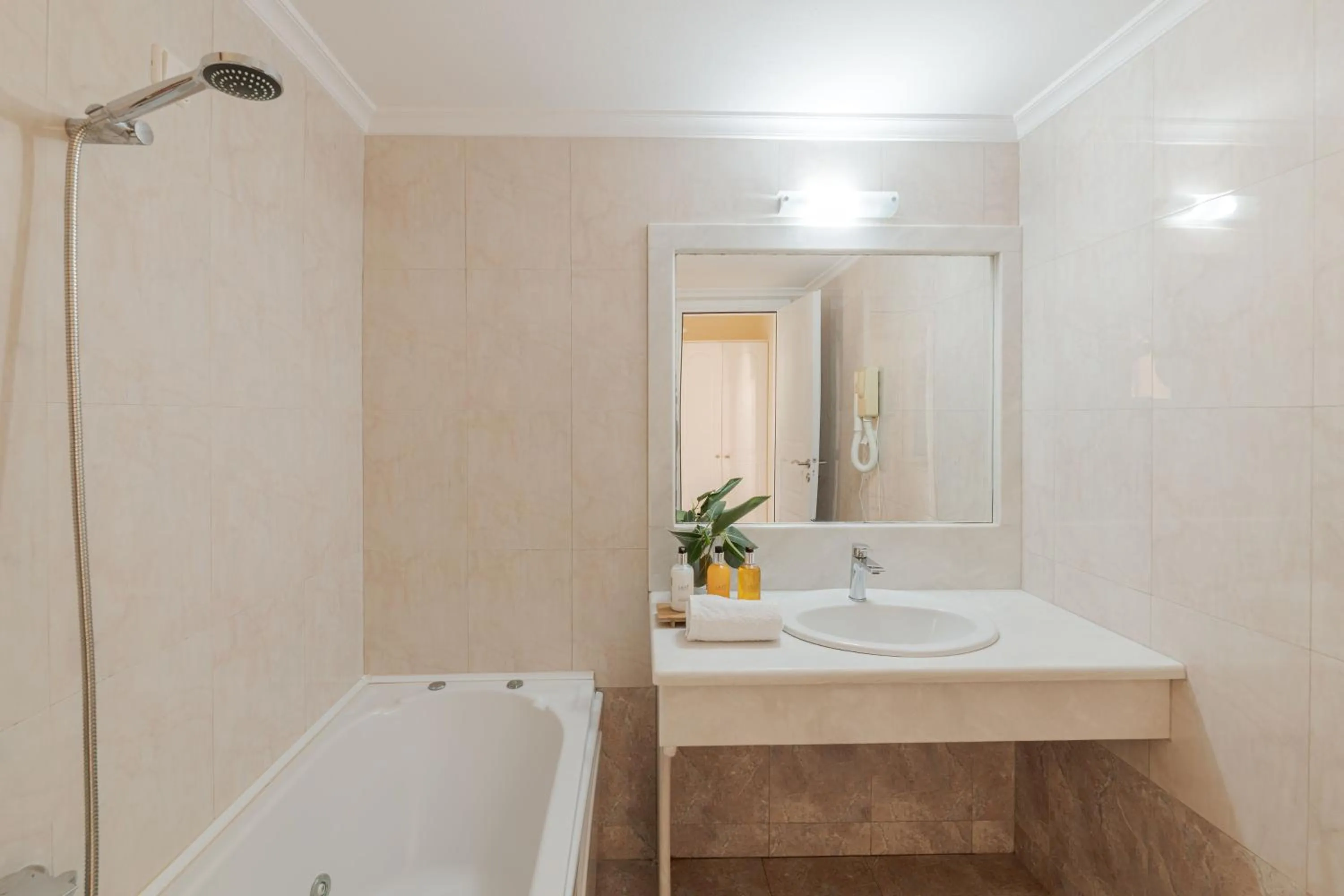 Bathroom in Epavlis Hotel & Spa