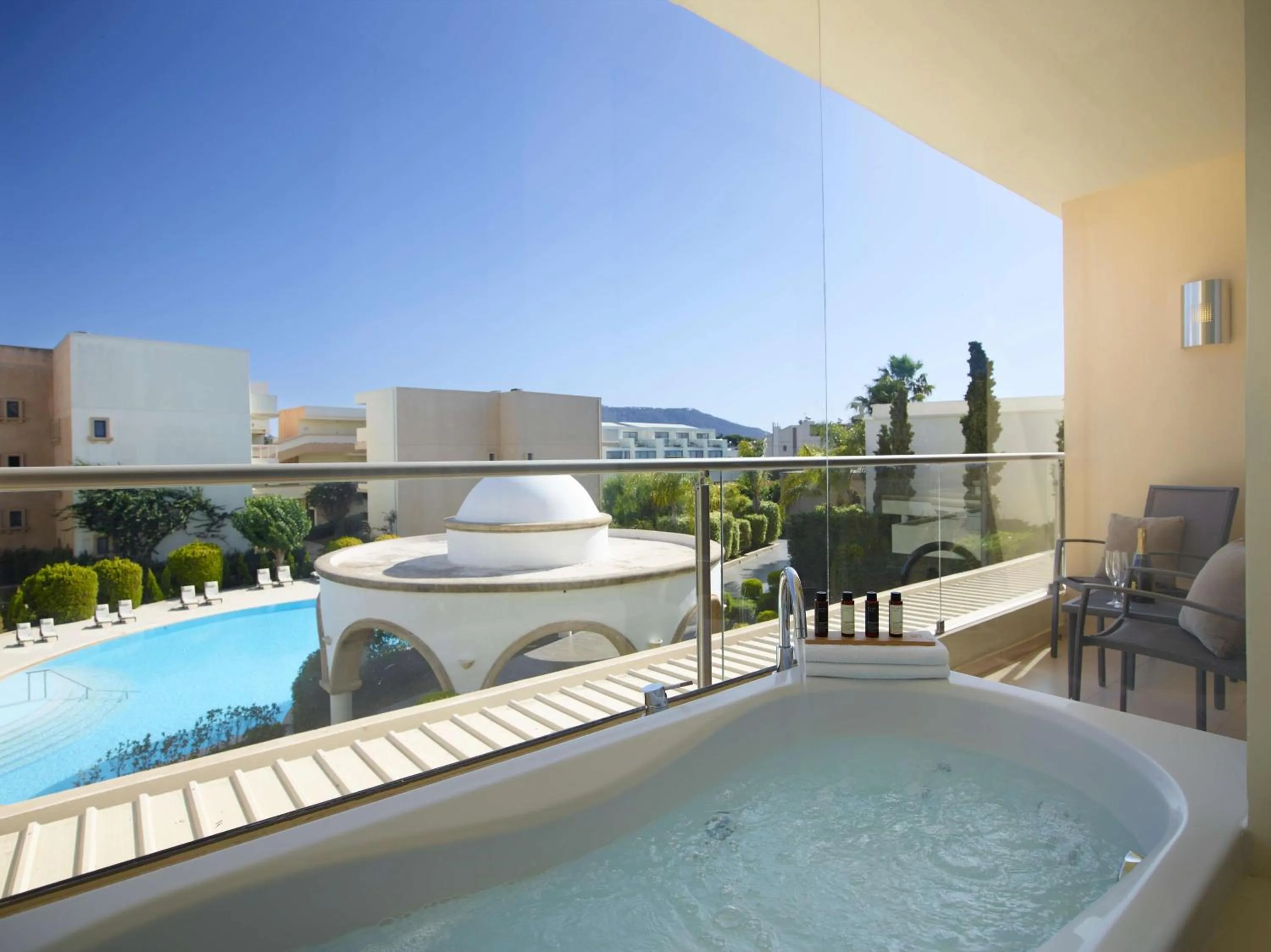 Hot Tub in The Ixian Grand & All Suites - Adults Only Hotel