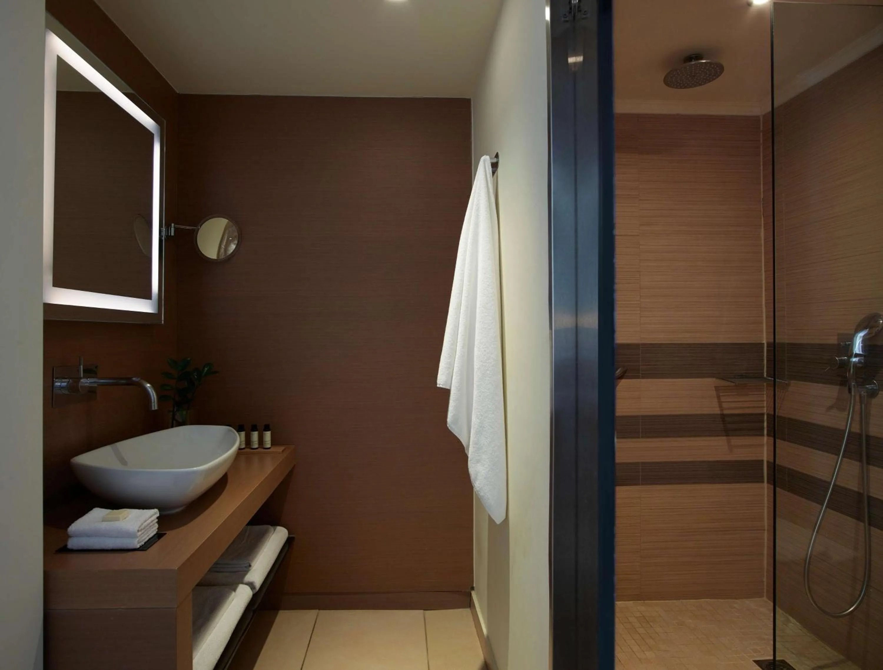 Shower in The Ixian Grand & All Suites - Adults Only Hotel
