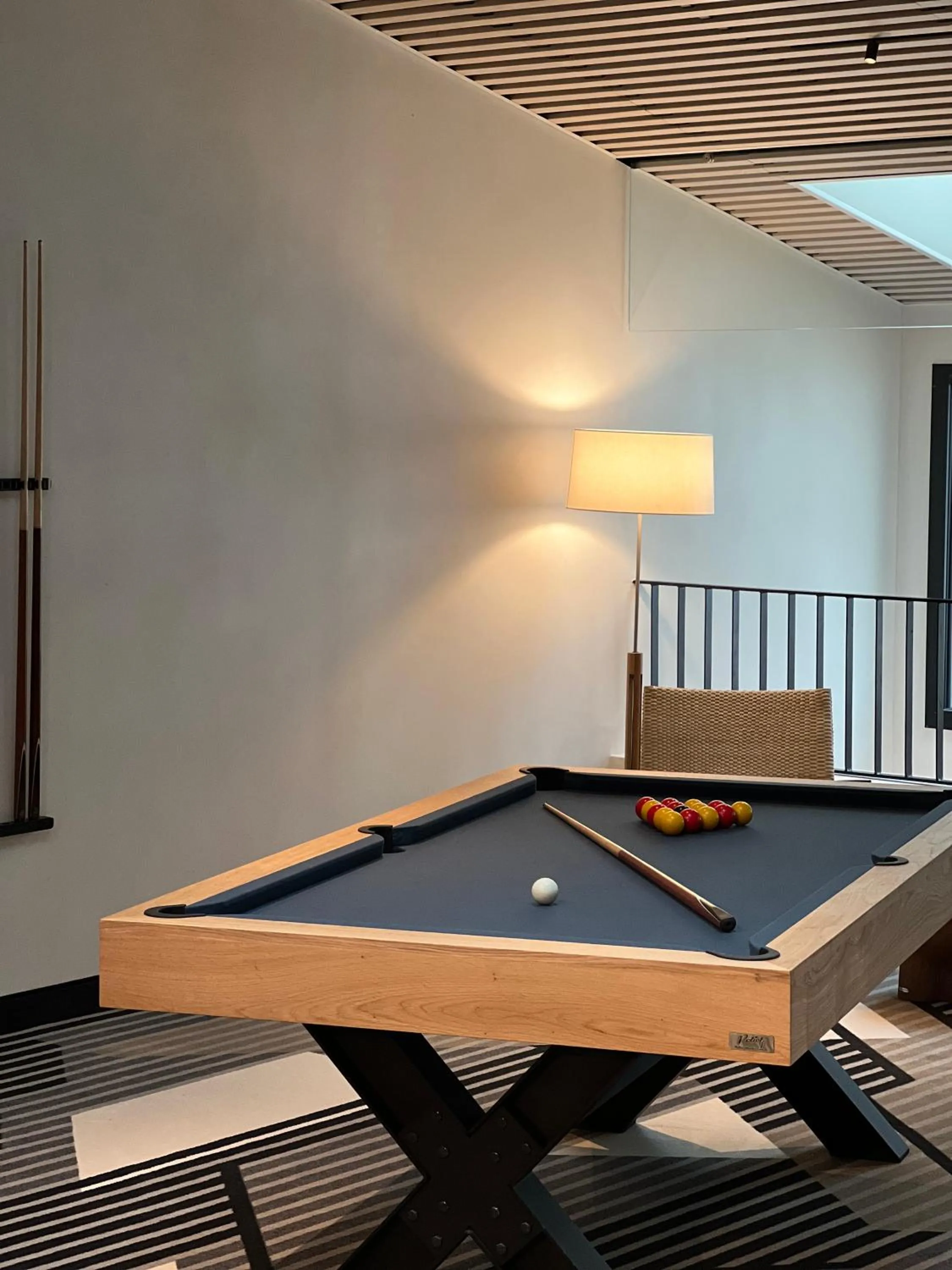 Billiard in Hôtel Parc du Landreau