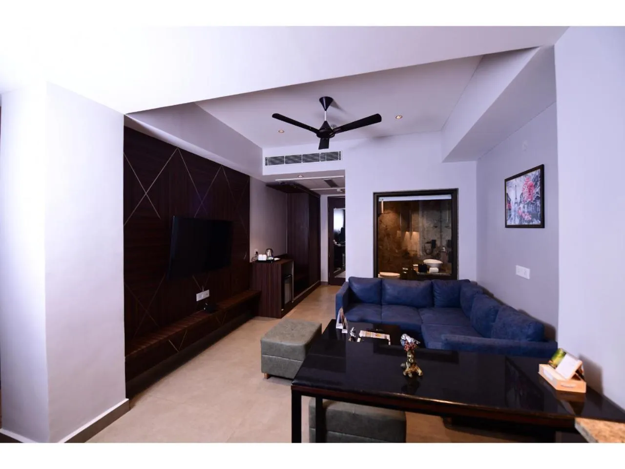 Dining area in Belvedere Suites