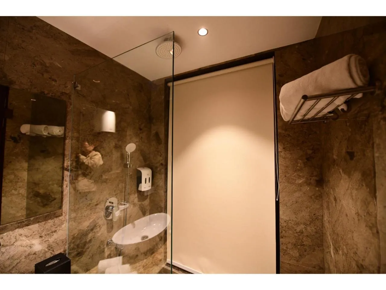 Shower in Belvedere Suites