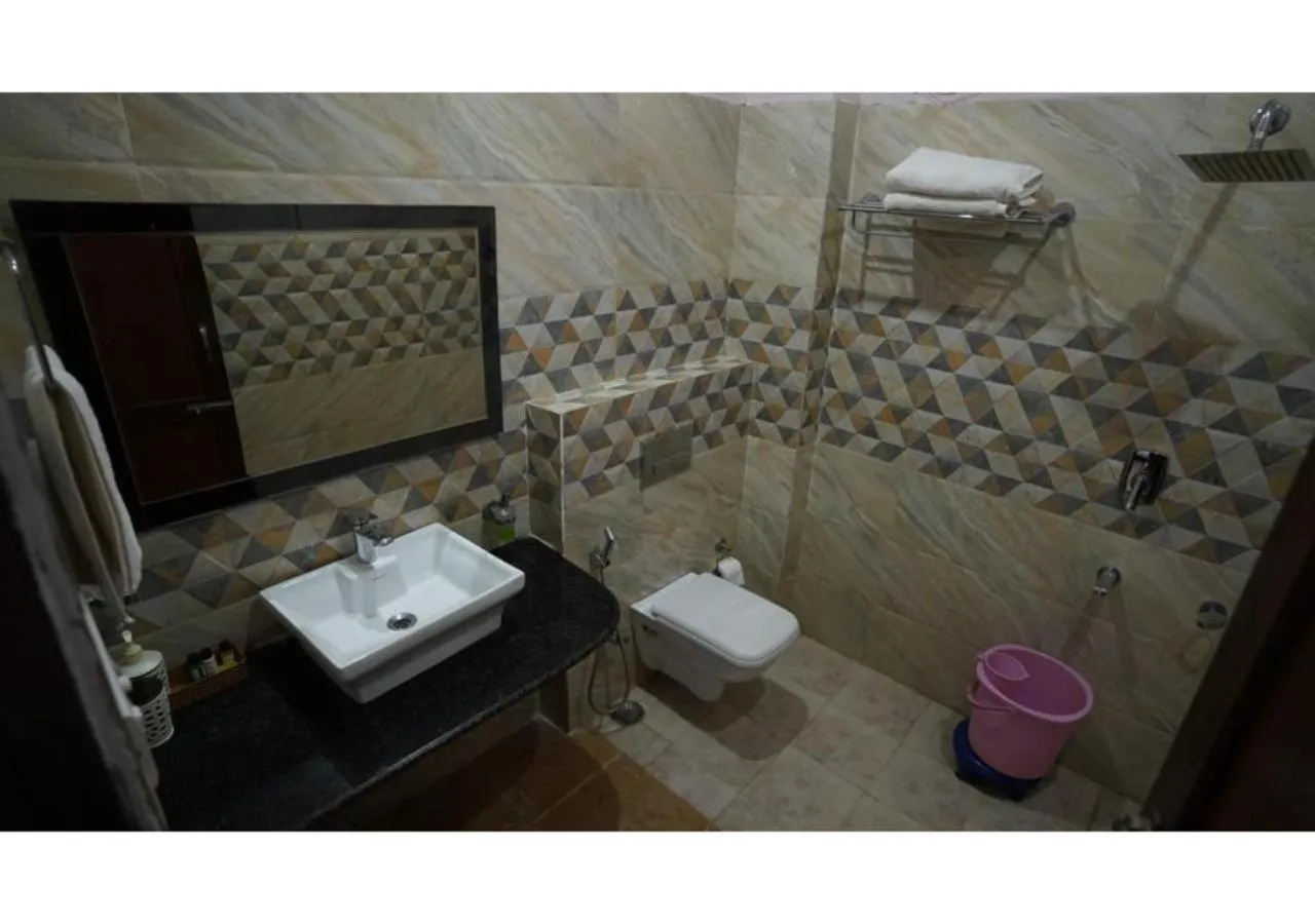 Shower in HR DUKES DEN RESORT