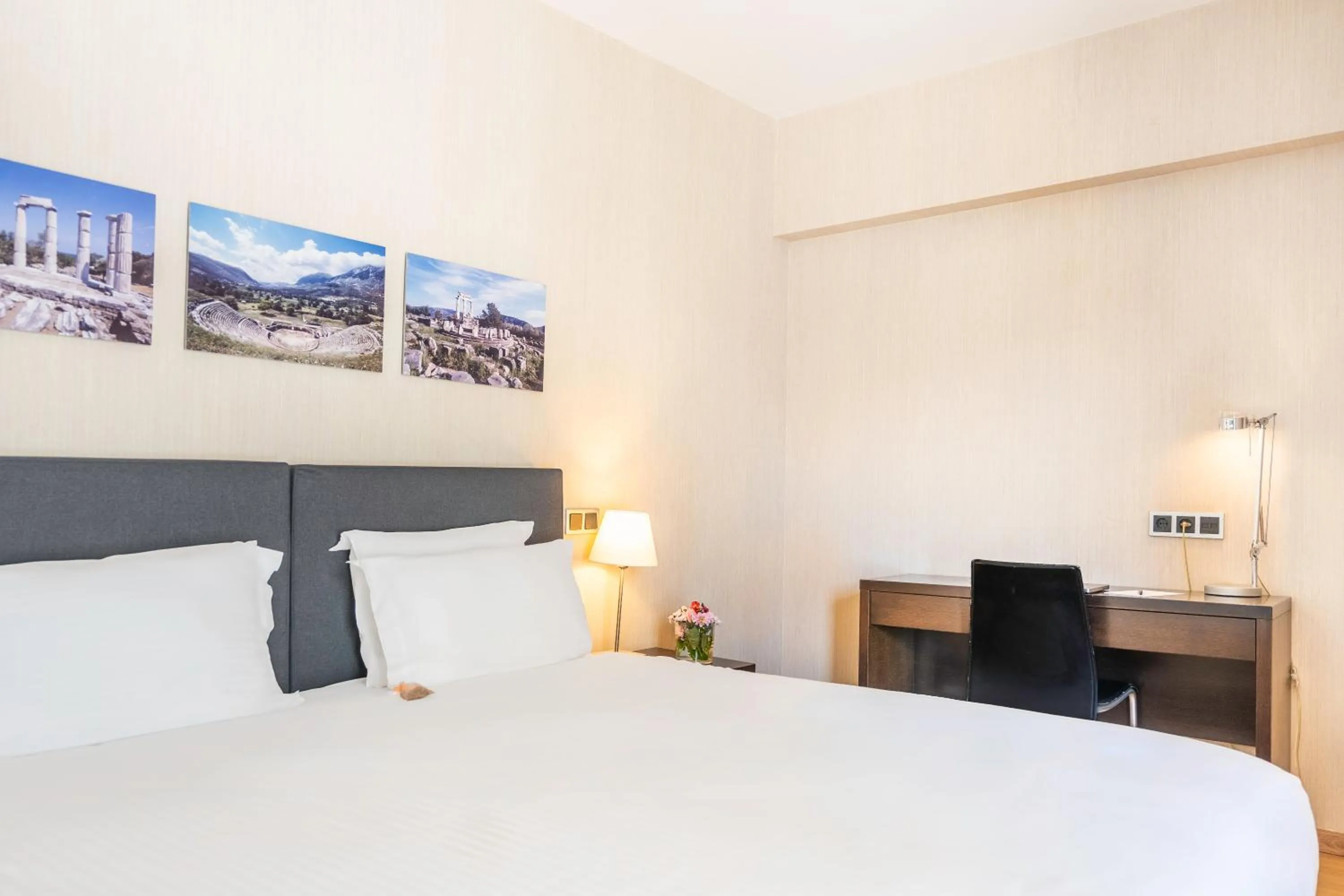 Bedroom, Bed in The Athens Gate Hotel