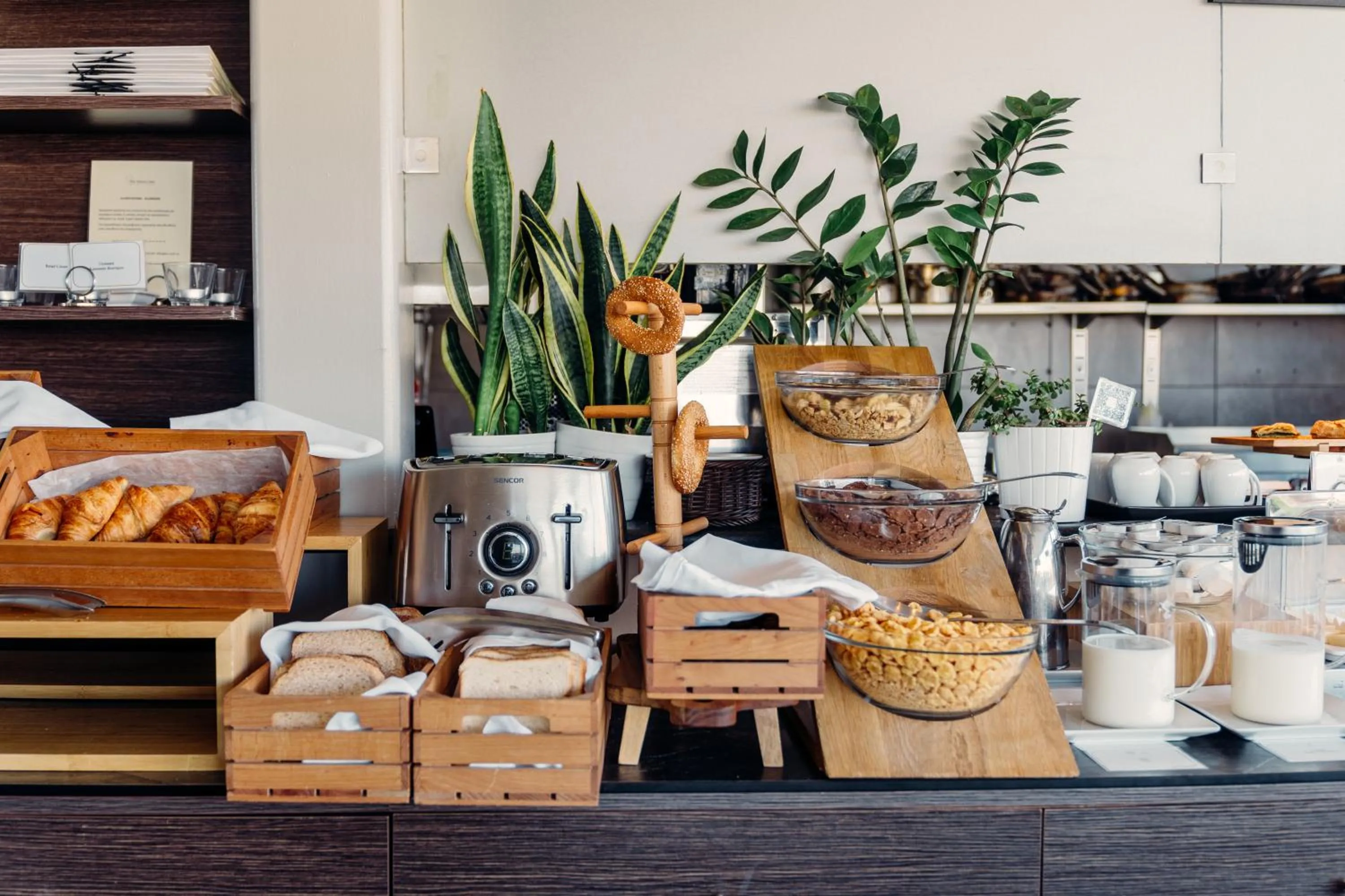 Food and drinks in The Athens Gate Hotel