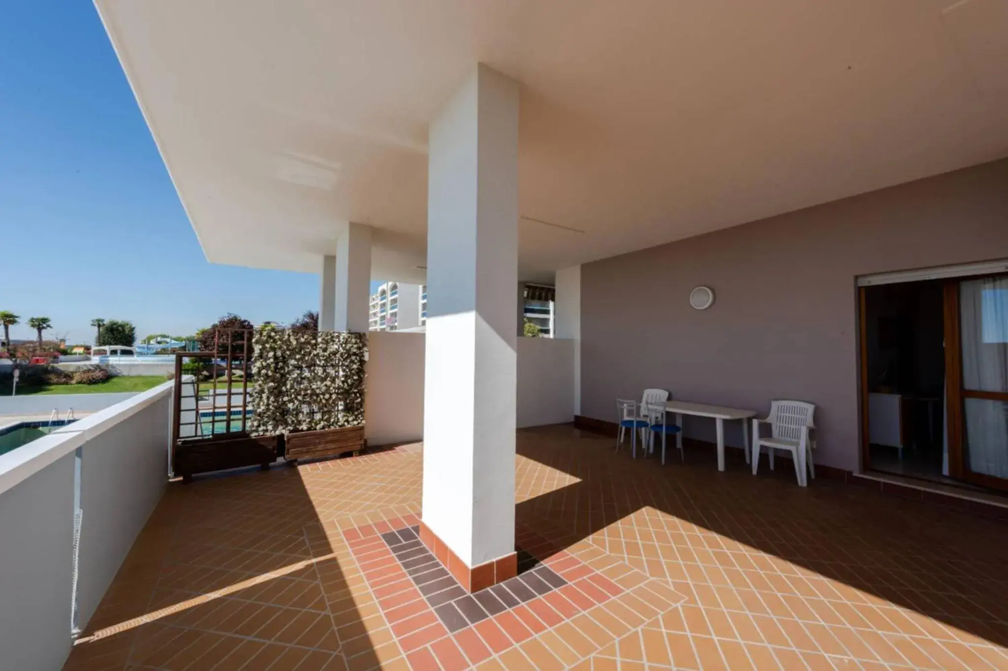 Beachfront colourful flat with swimming pool Beachfront colourful flat with swimming pool