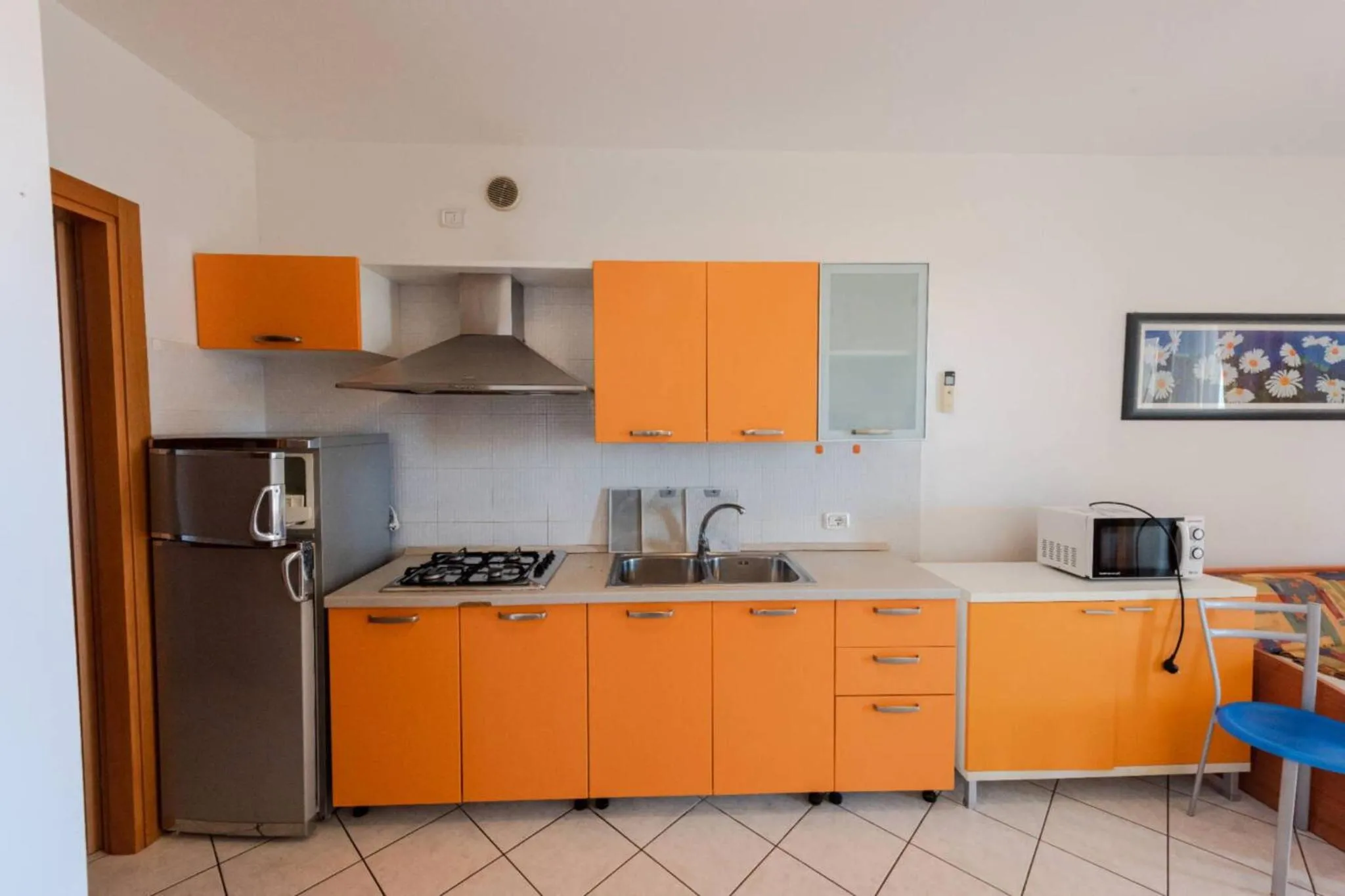 Beachfront colourful flat with swimming pool