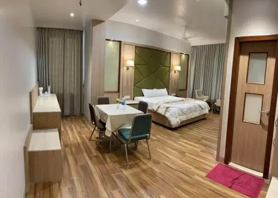 King Room in Hotel Sarovar Residency King Room in Hotel Sarovar Residency