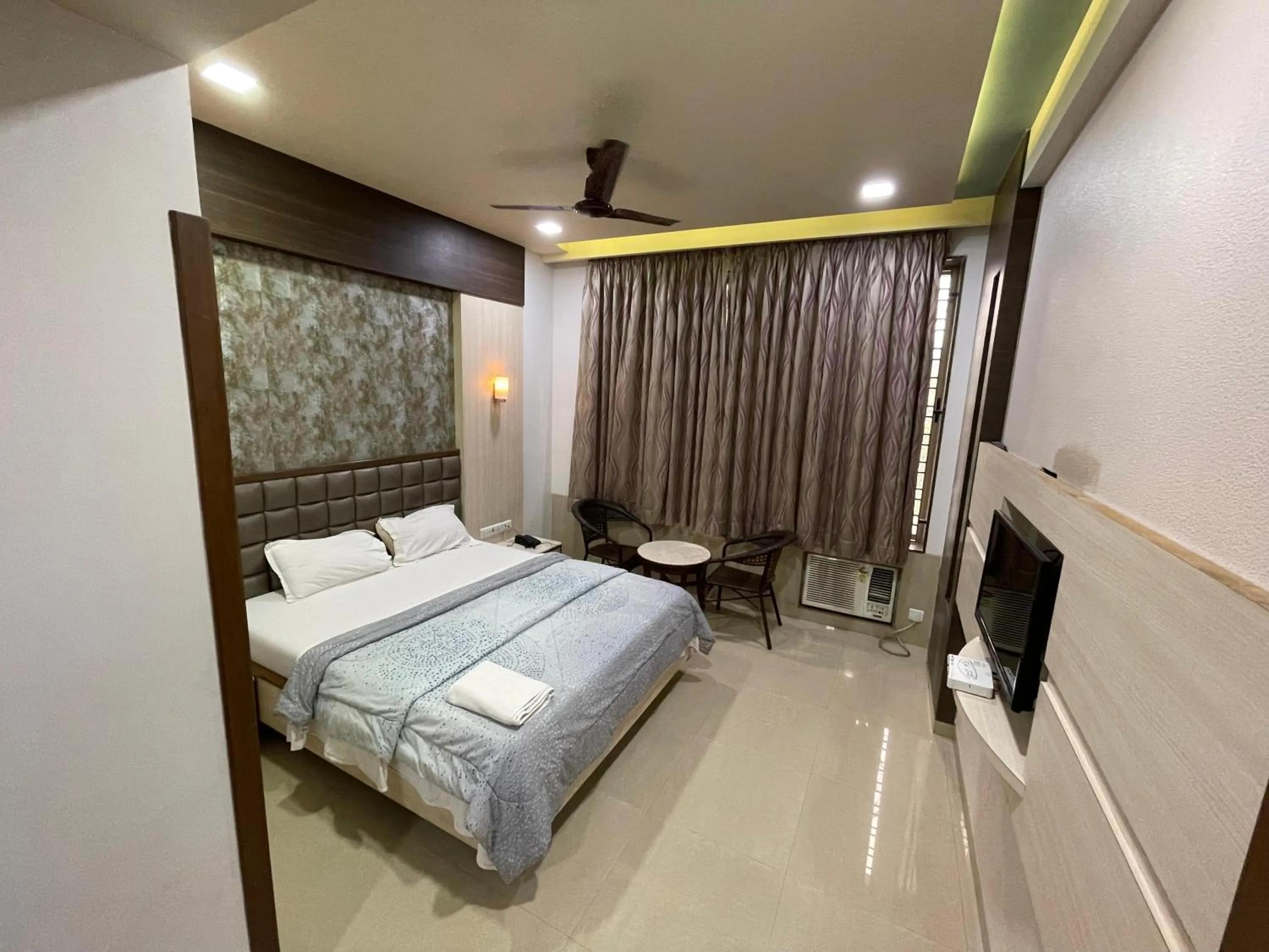 Bed in Hotel Sarovar Residency