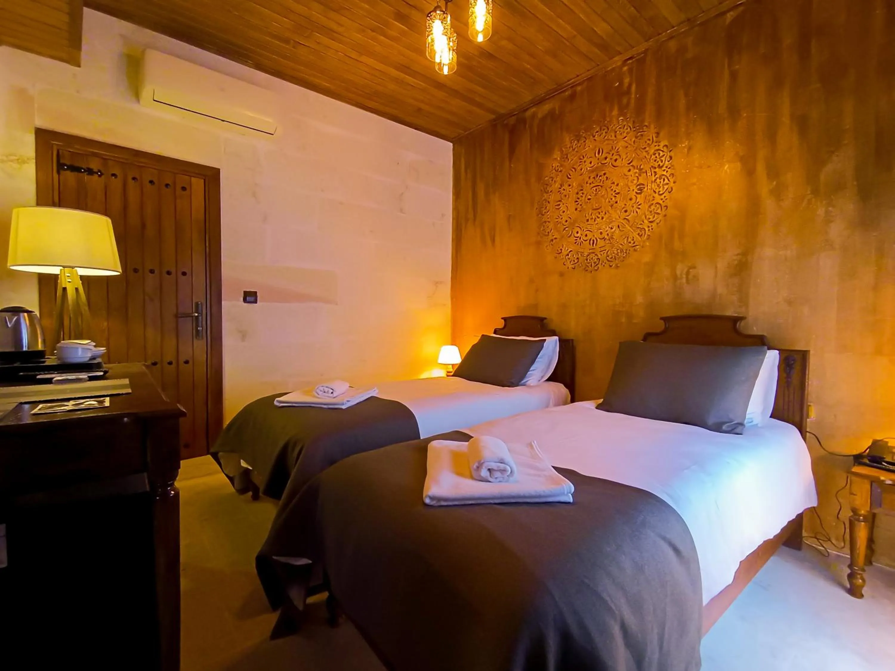 Bed in Reji Boutique Hotel