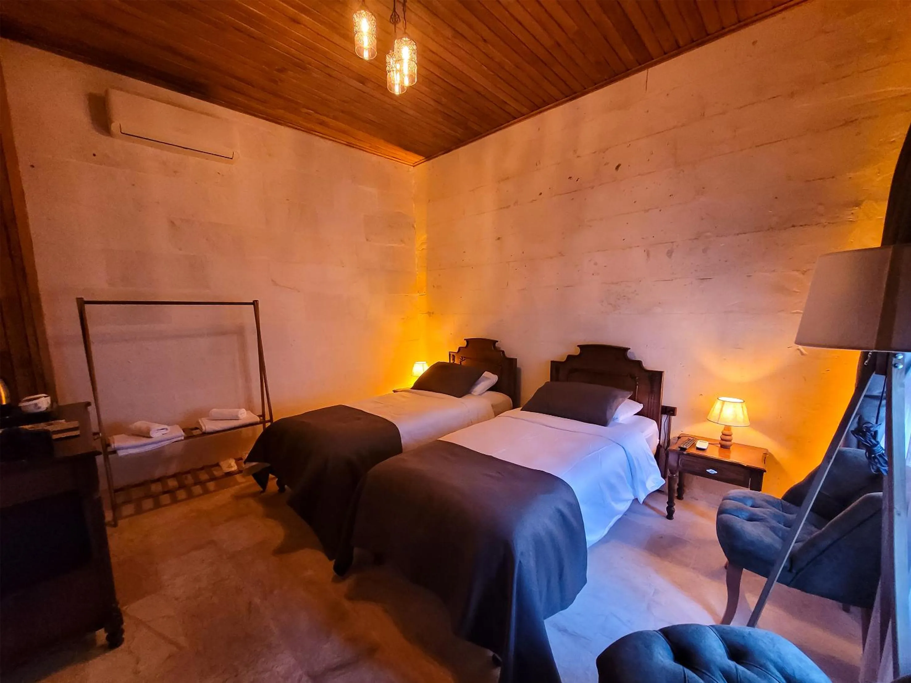 Bed in Reji Boutique Hotel