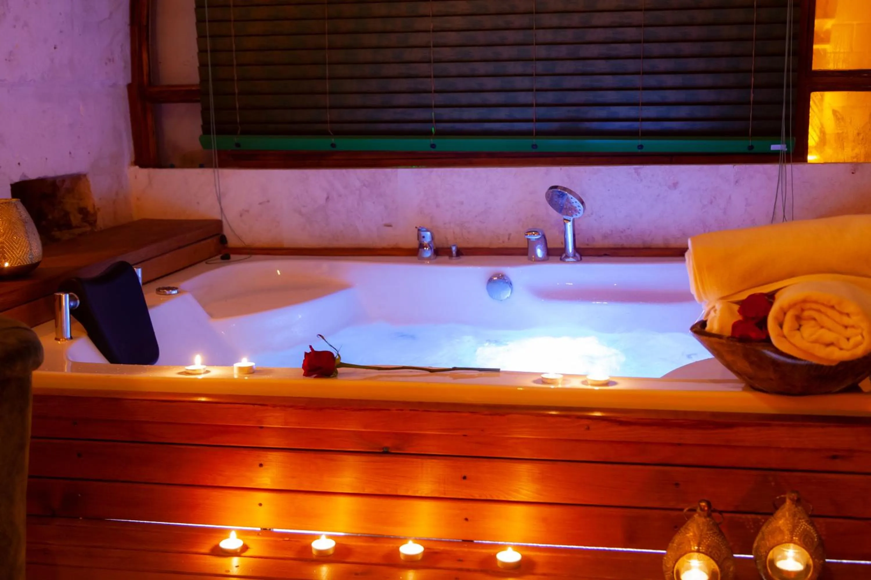 Hot Tub in Reji Boutique Hotel