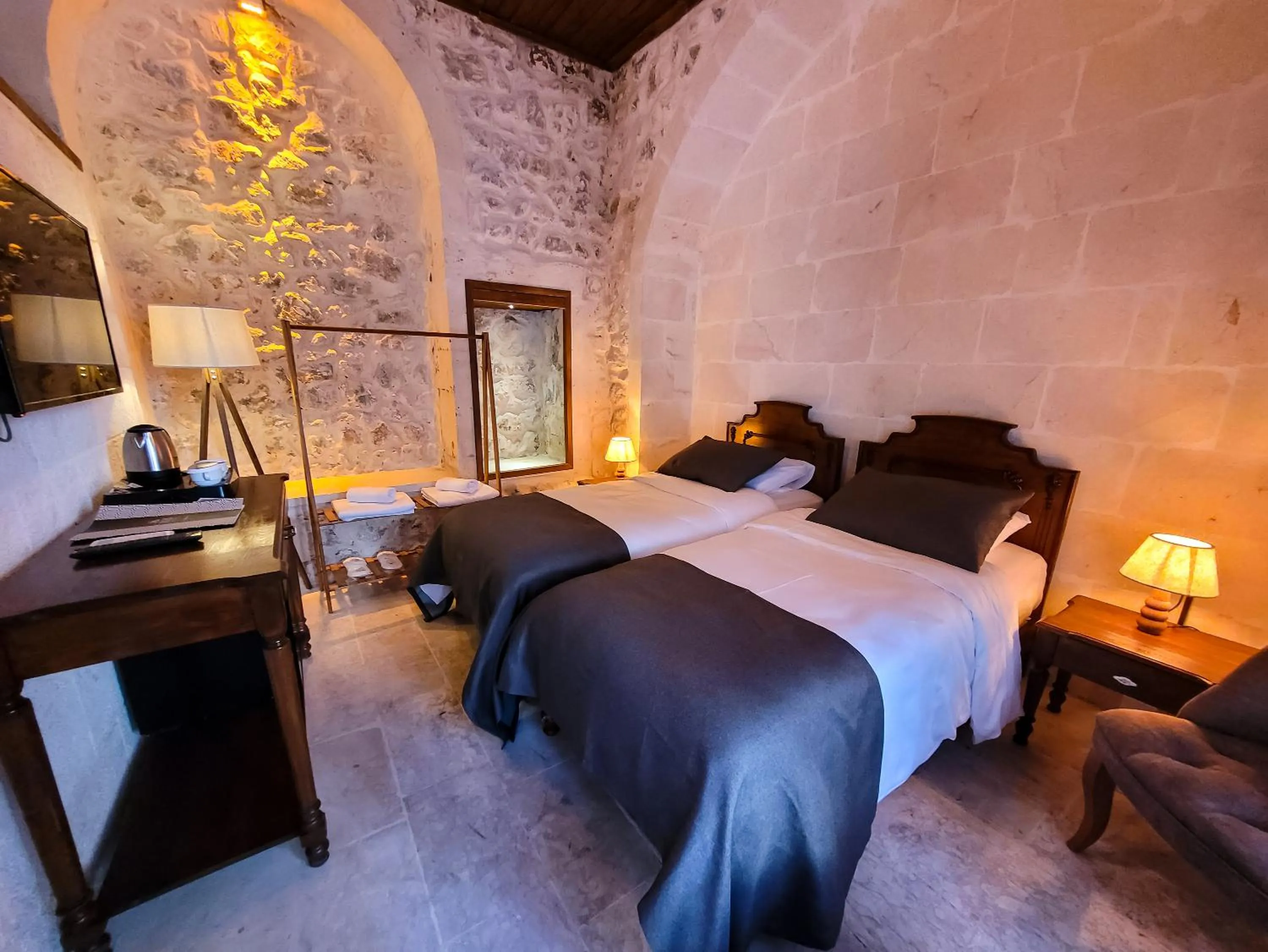 Bed in Reji Boutique Hotel