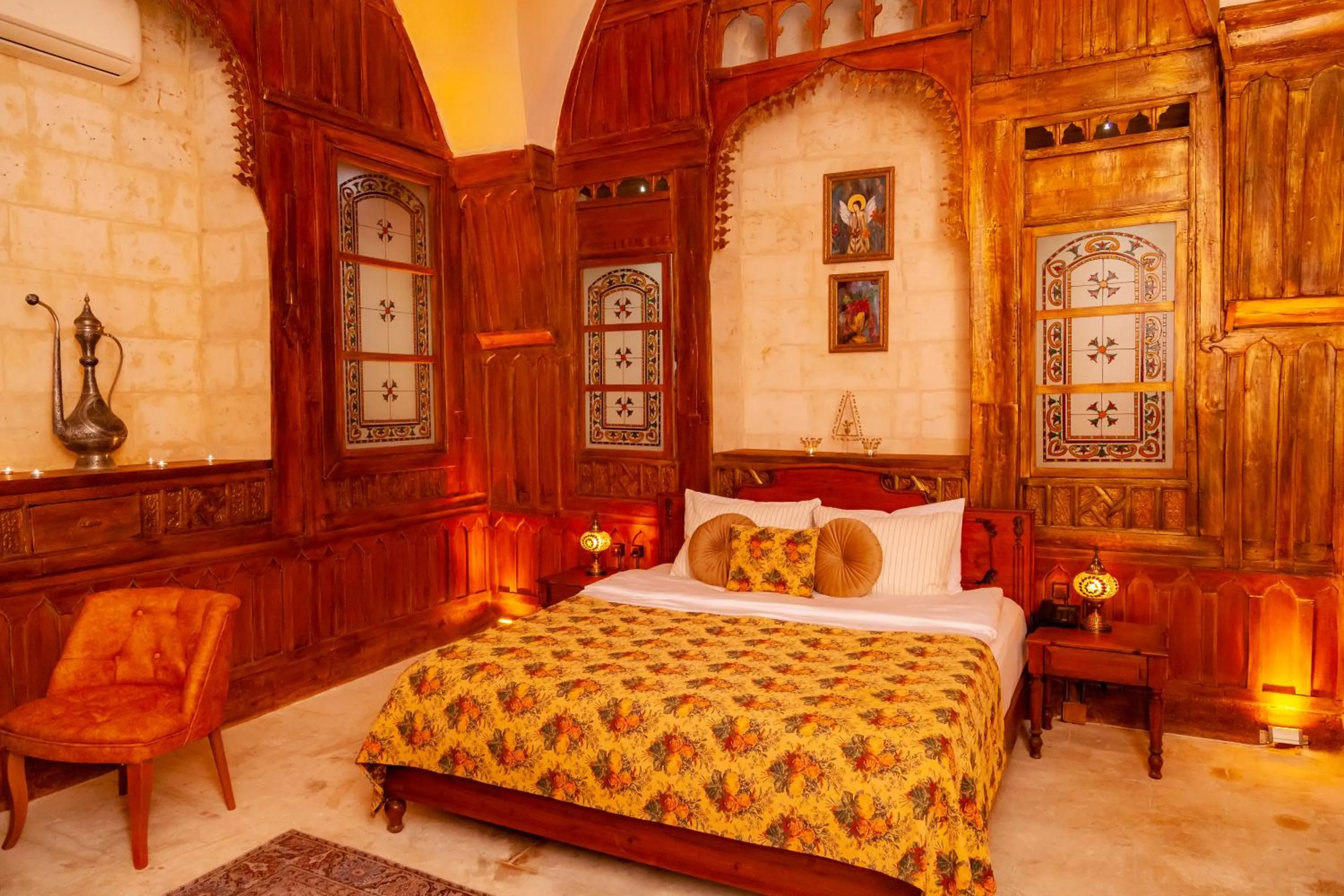 Bed in Reji Boutique Hotel