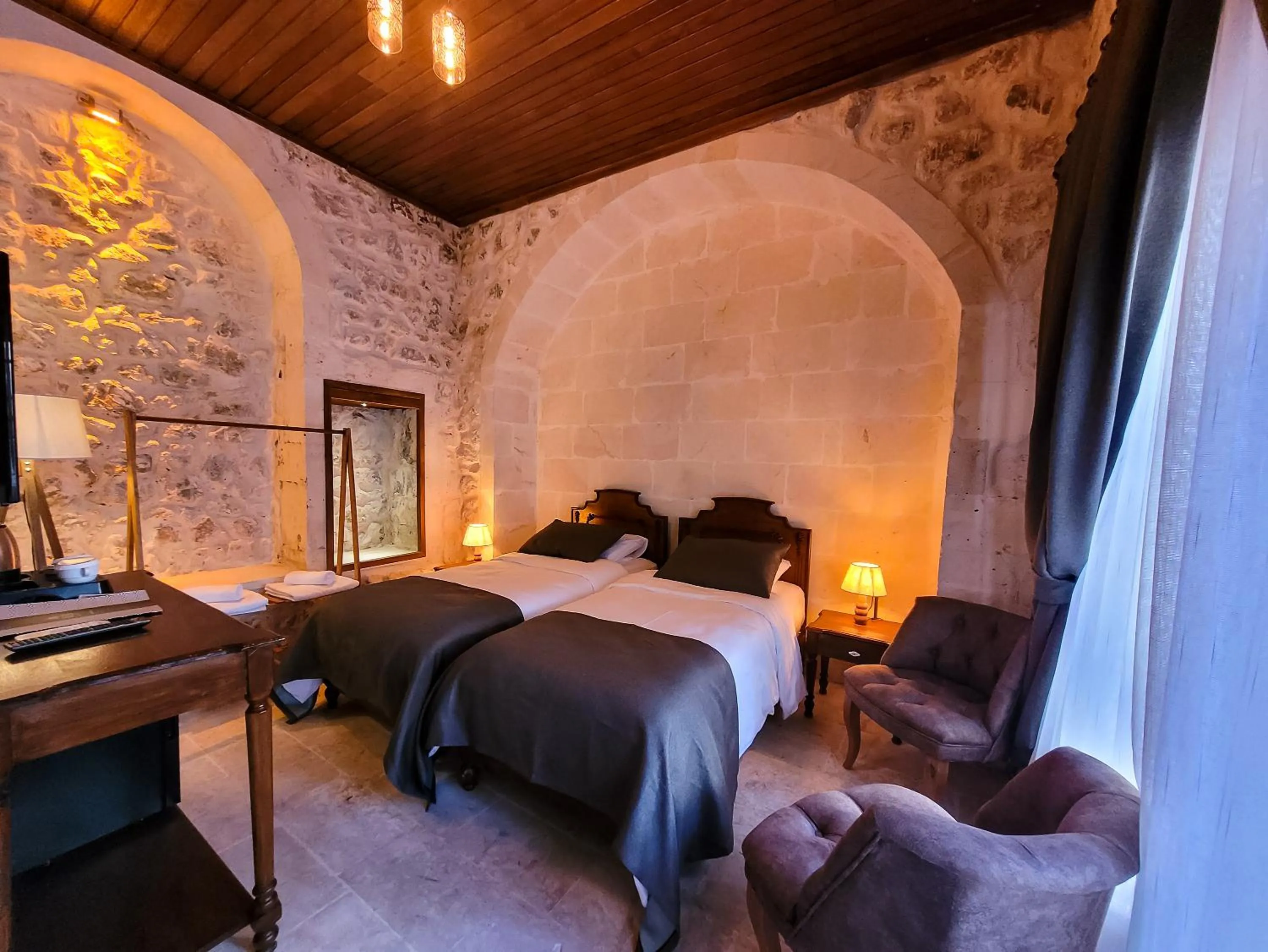 Bed in Reji Boutique Hotel