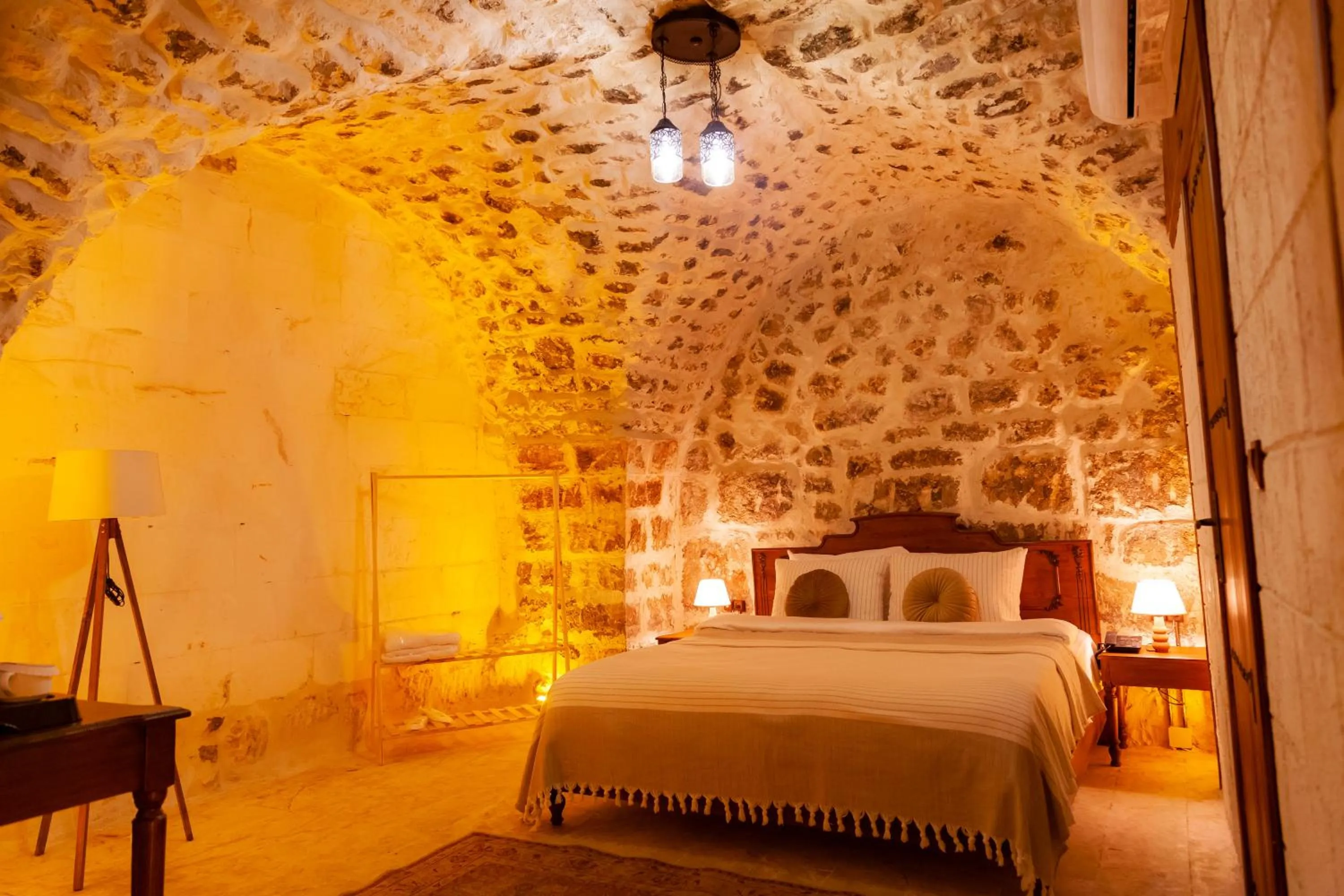 Bed in Reji Boutique Hotel