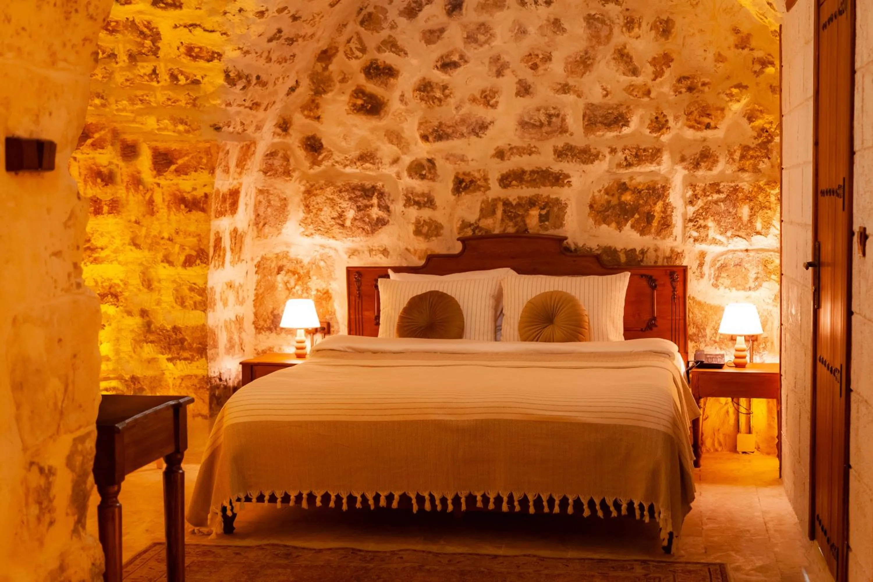 Bed in Reji Boutique Hotel