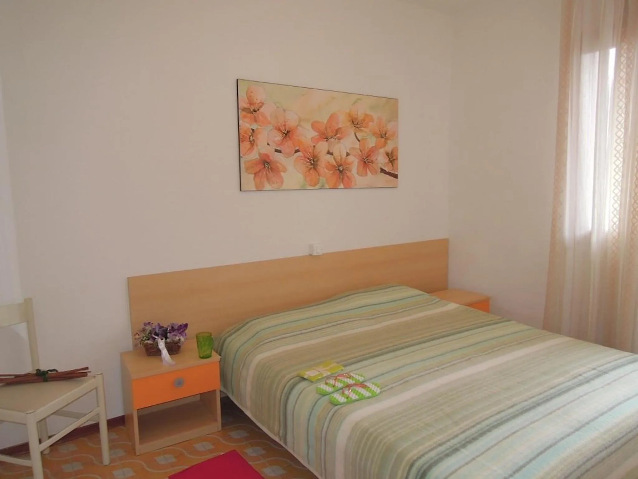 Cozy flat with private garden next to the sea