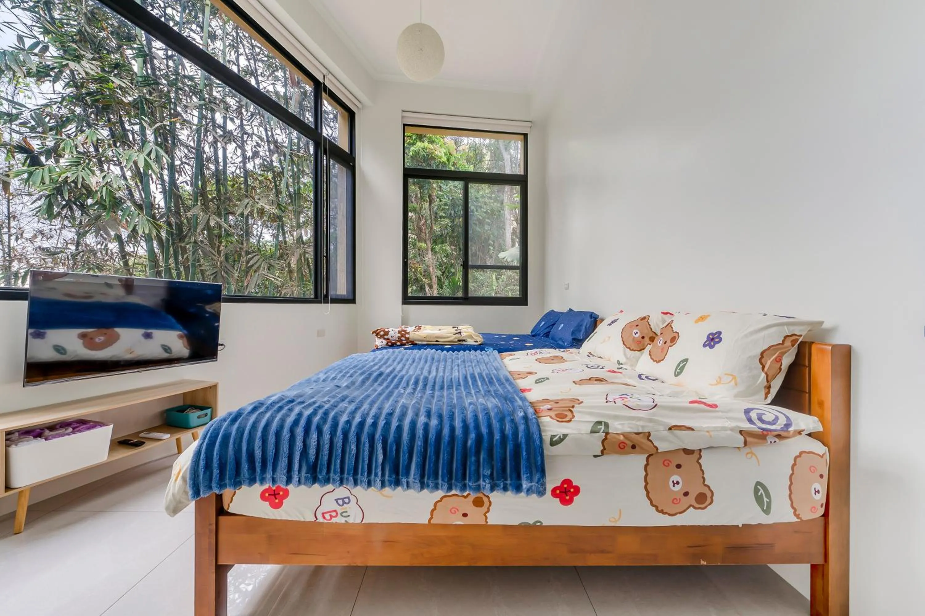 Photo of the whole room, Bed in Shen-Lu-Ju B&B
