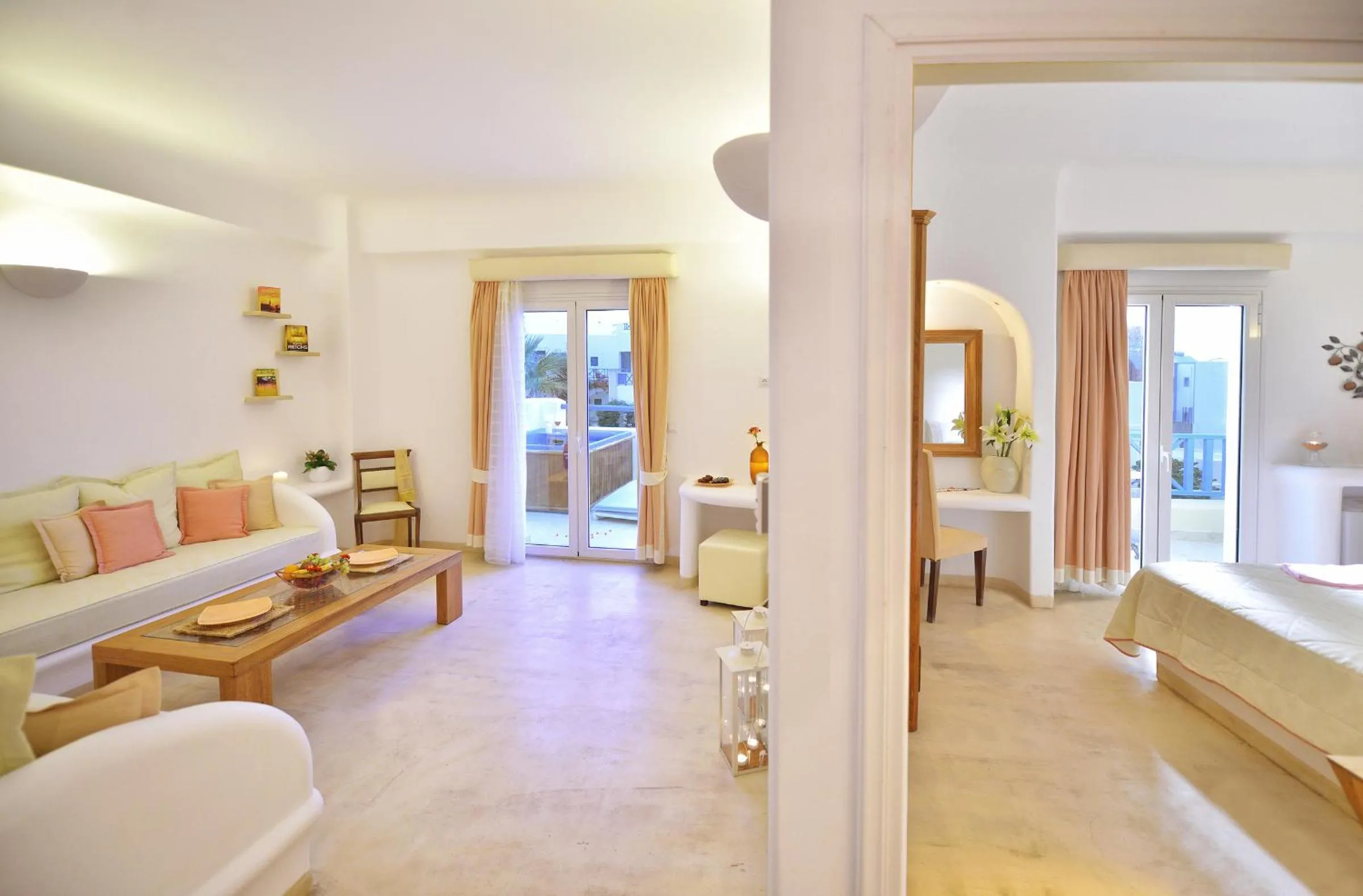 Photo of the whole room, Bed in Tamarix Del Mar Suites