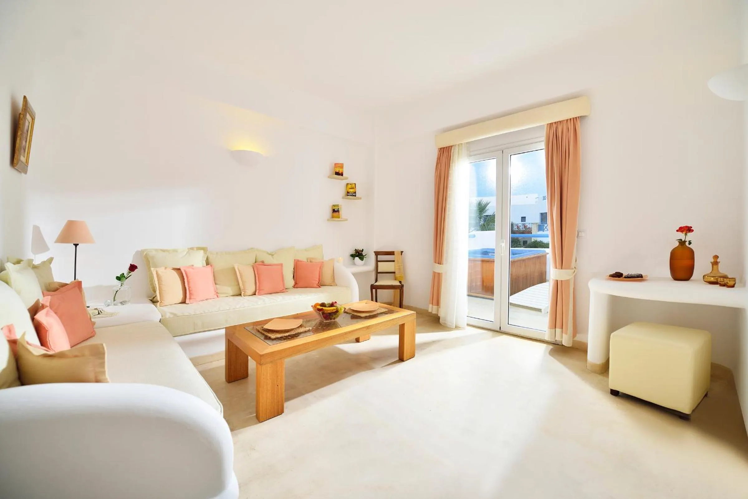 Living room, Bed in Tamarix Del Mar Suites