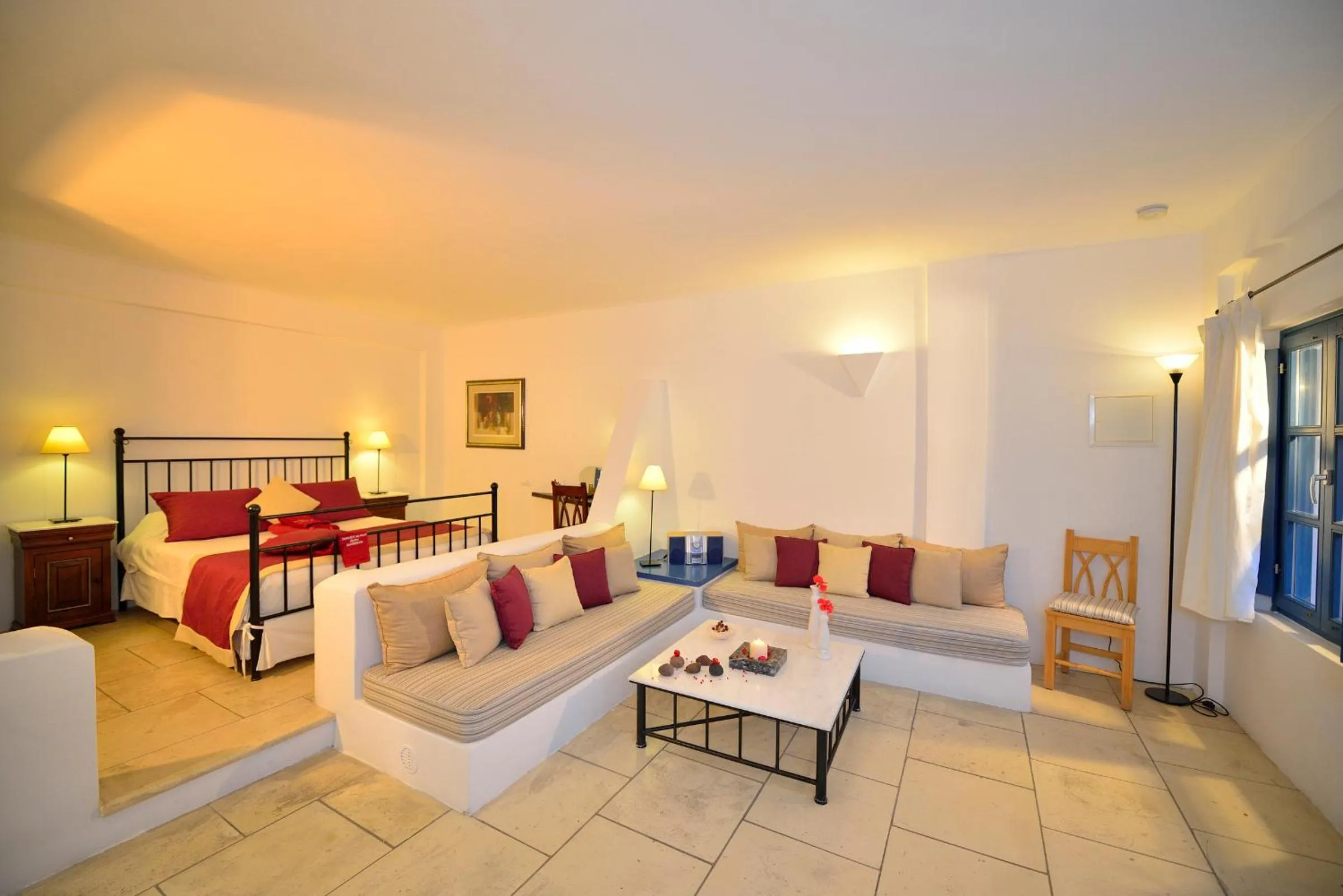 Living room, Bed in Tamarix Del Mar Suites