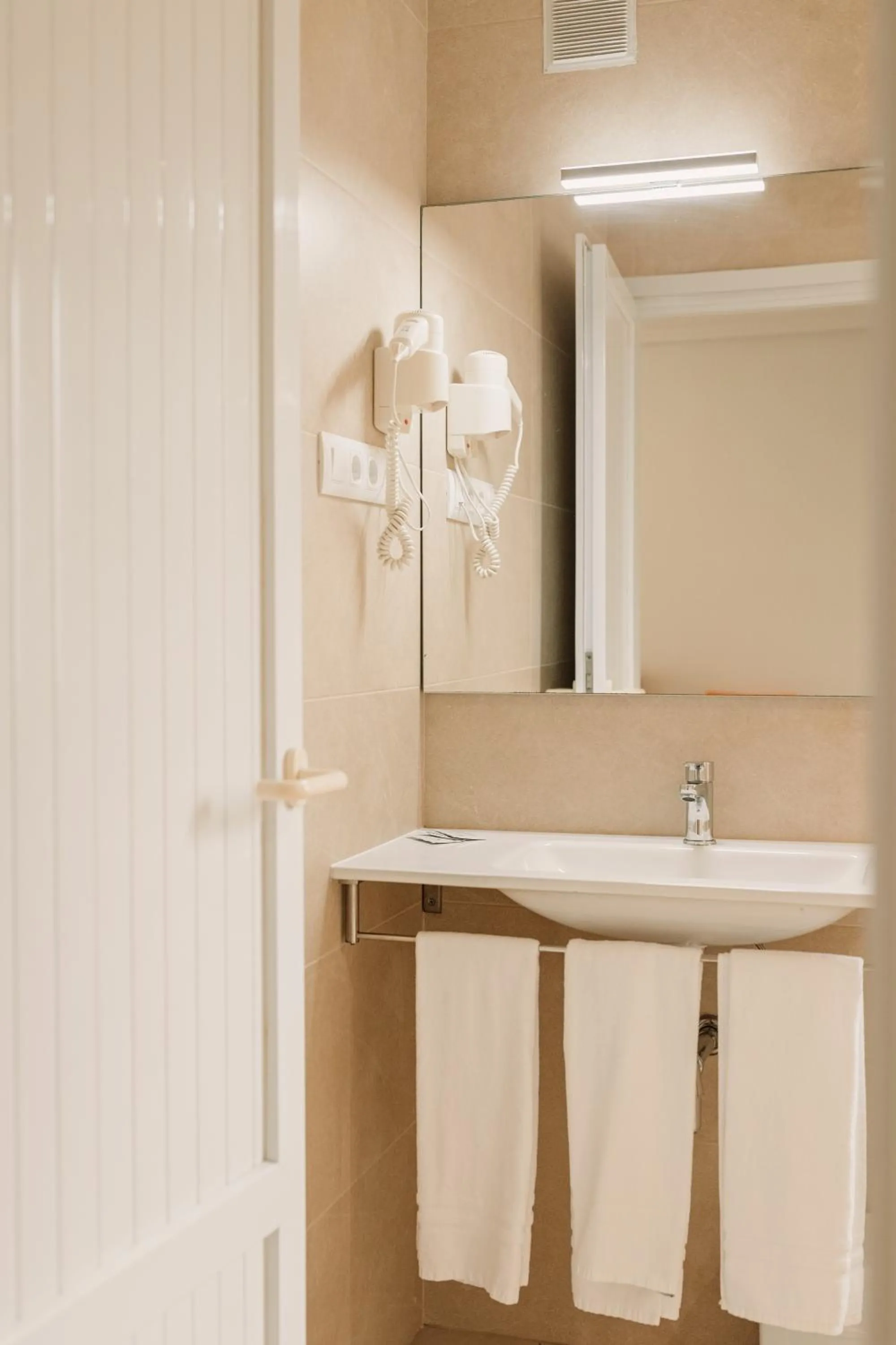 Bathroom in Aparthotel Villas La Manga
