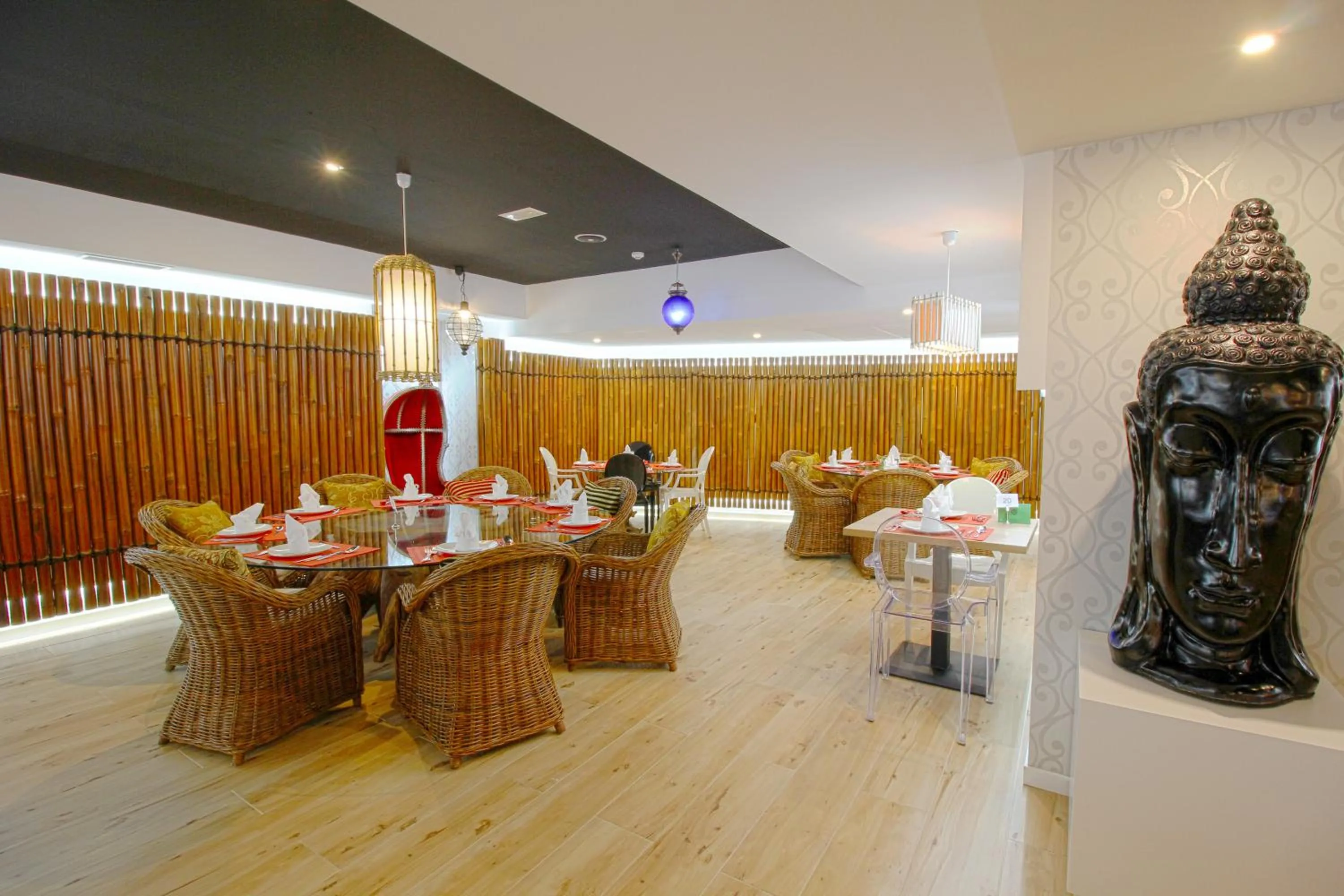 Restaurant/places to eat in Sandos Benidorm Suites