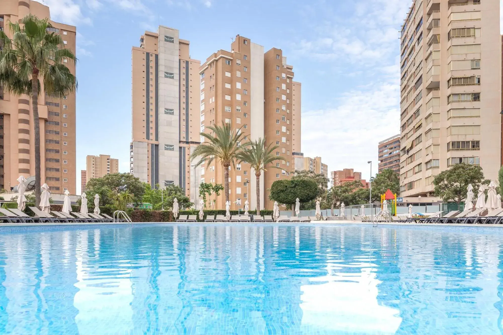 Swimming pool in Sandos Benidorm Suites Swimming pool in Sandos Benidorm Suites