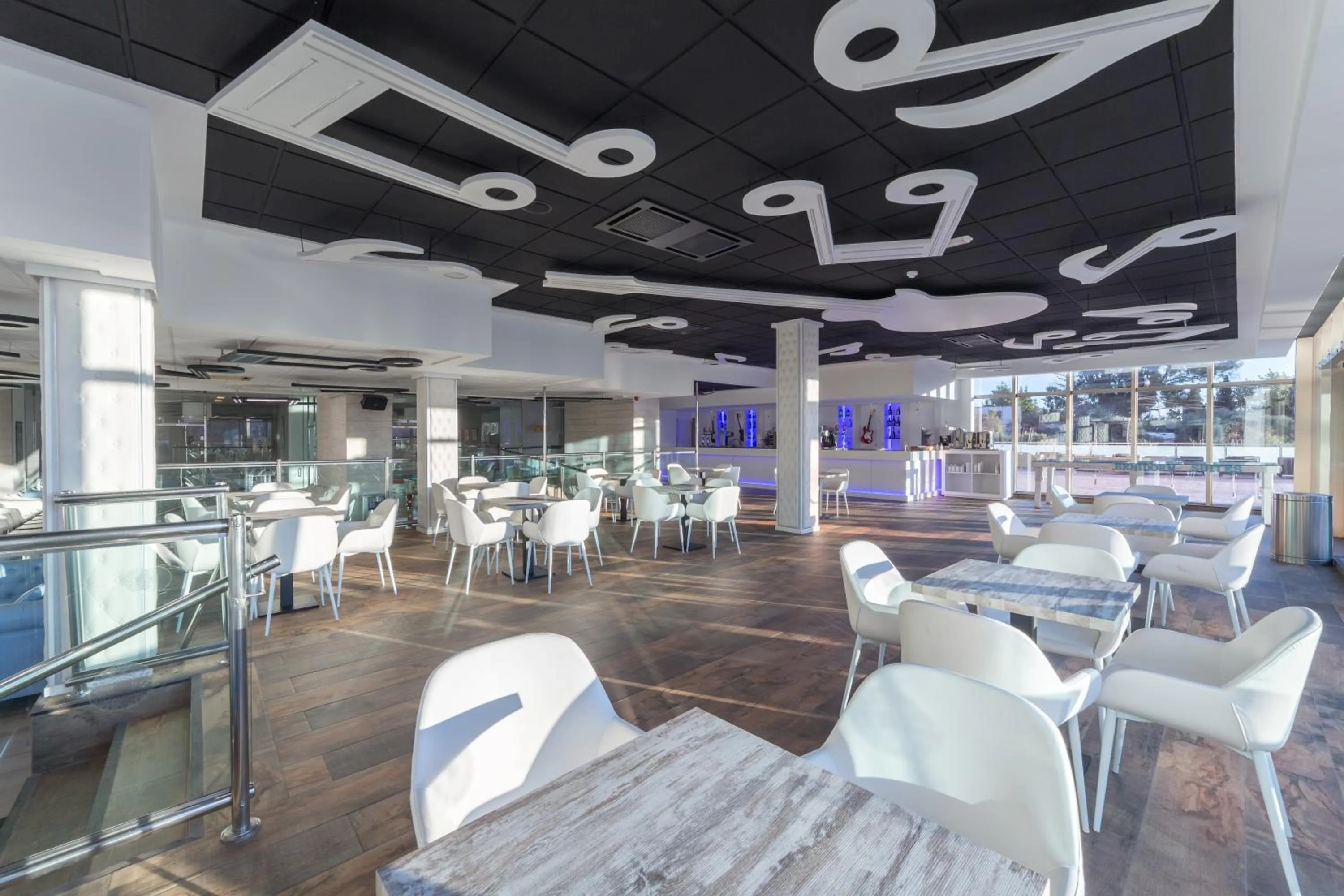 Lounge or bar in Sandos Benidorm Suites