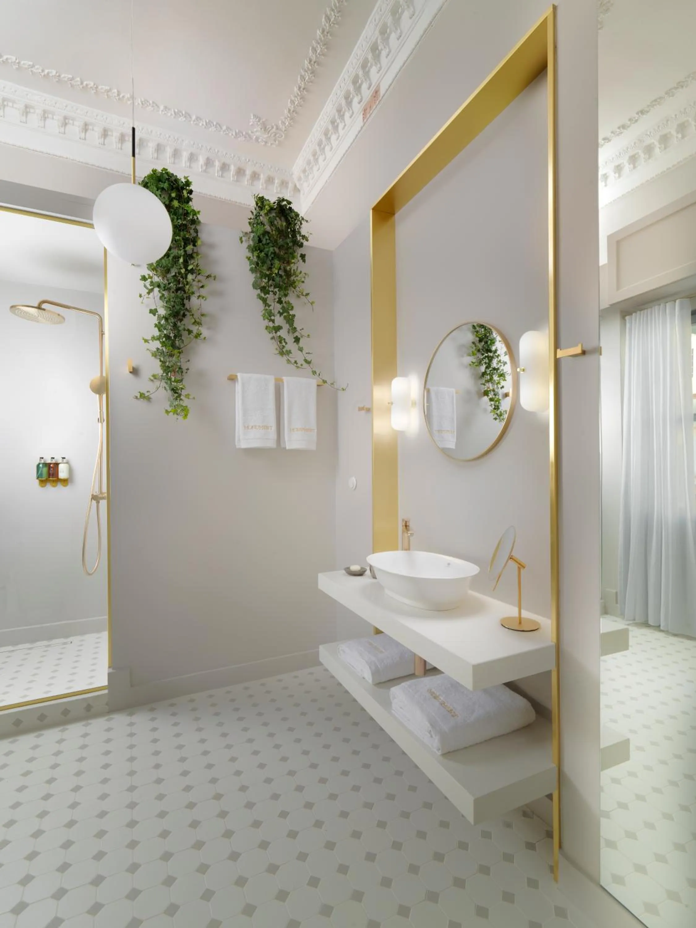 Bathroom in Monument Hotel