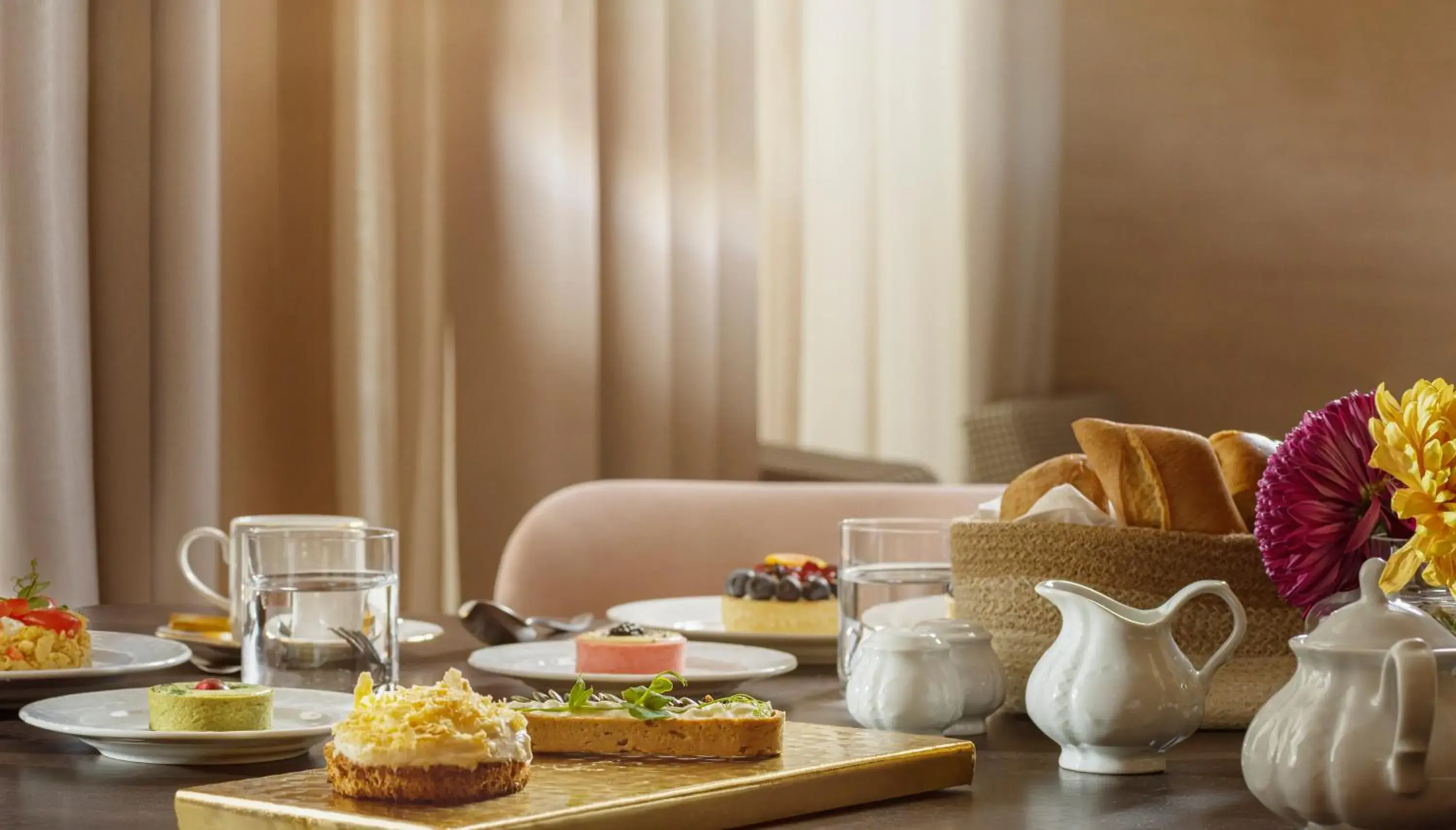 Breakfast in Monument Hotel Breakfast in Monument Hotel