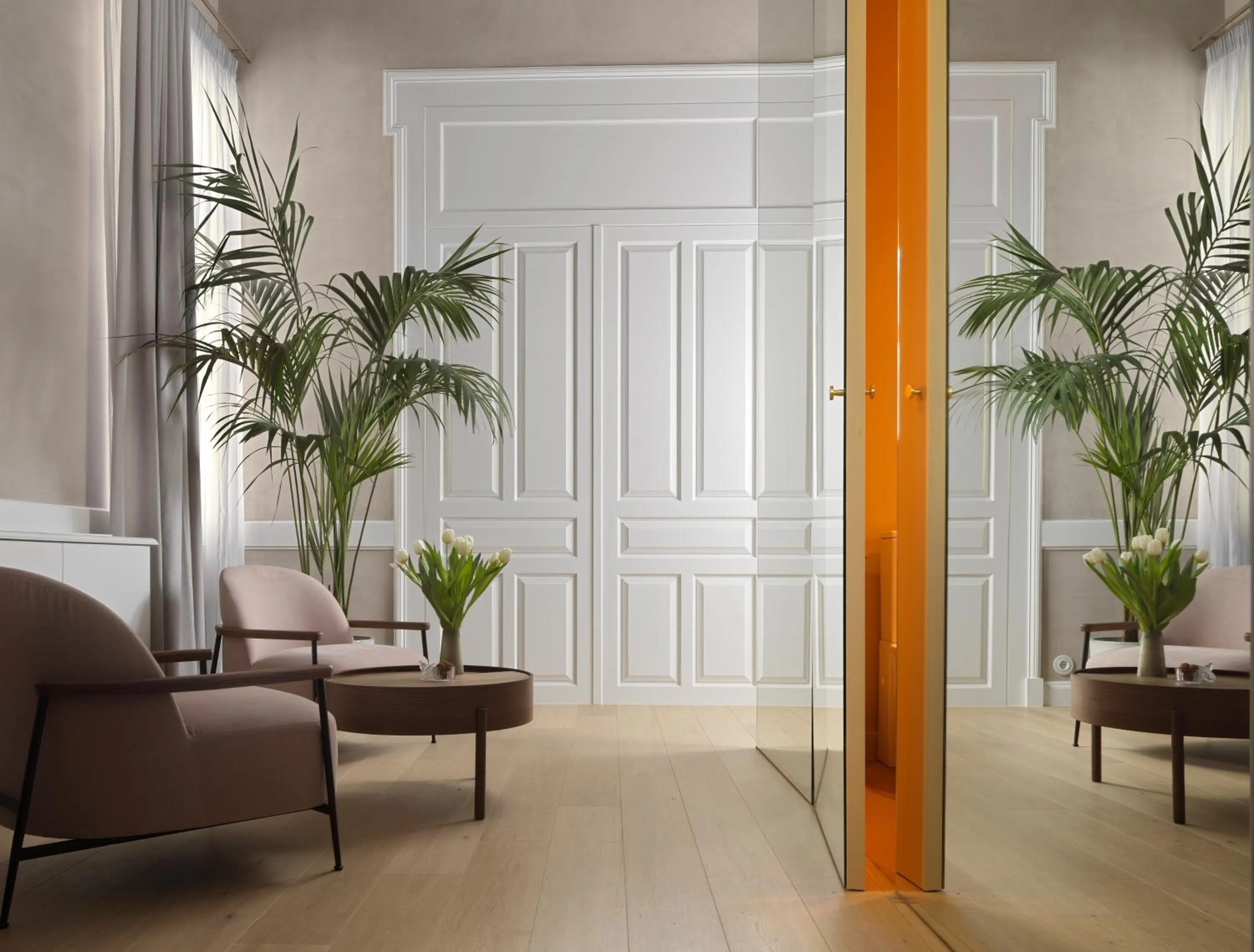 Living room in Monument Hotel