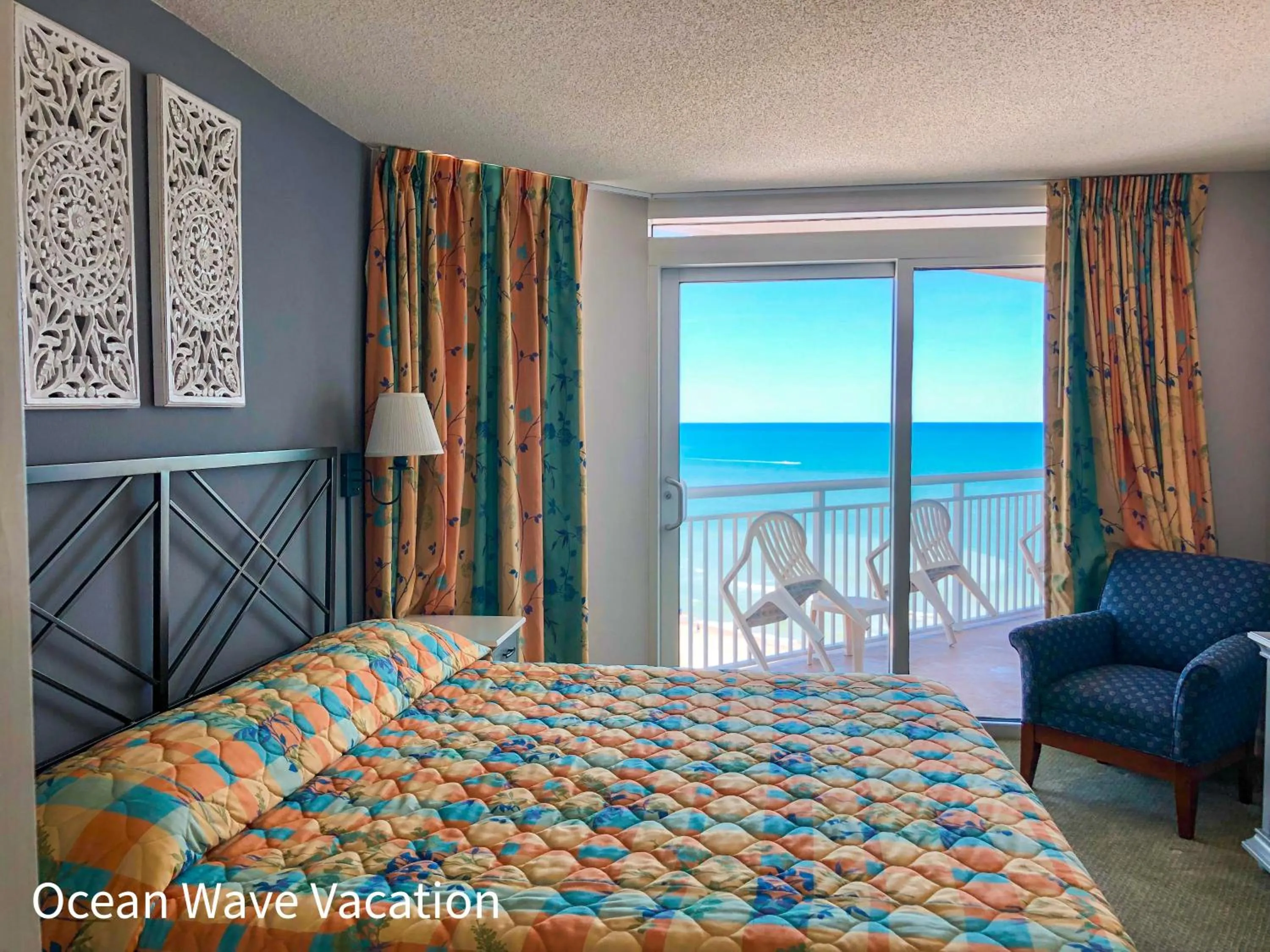 Bed in Pristine Condo Glorious Ocean View HS 11th Floor