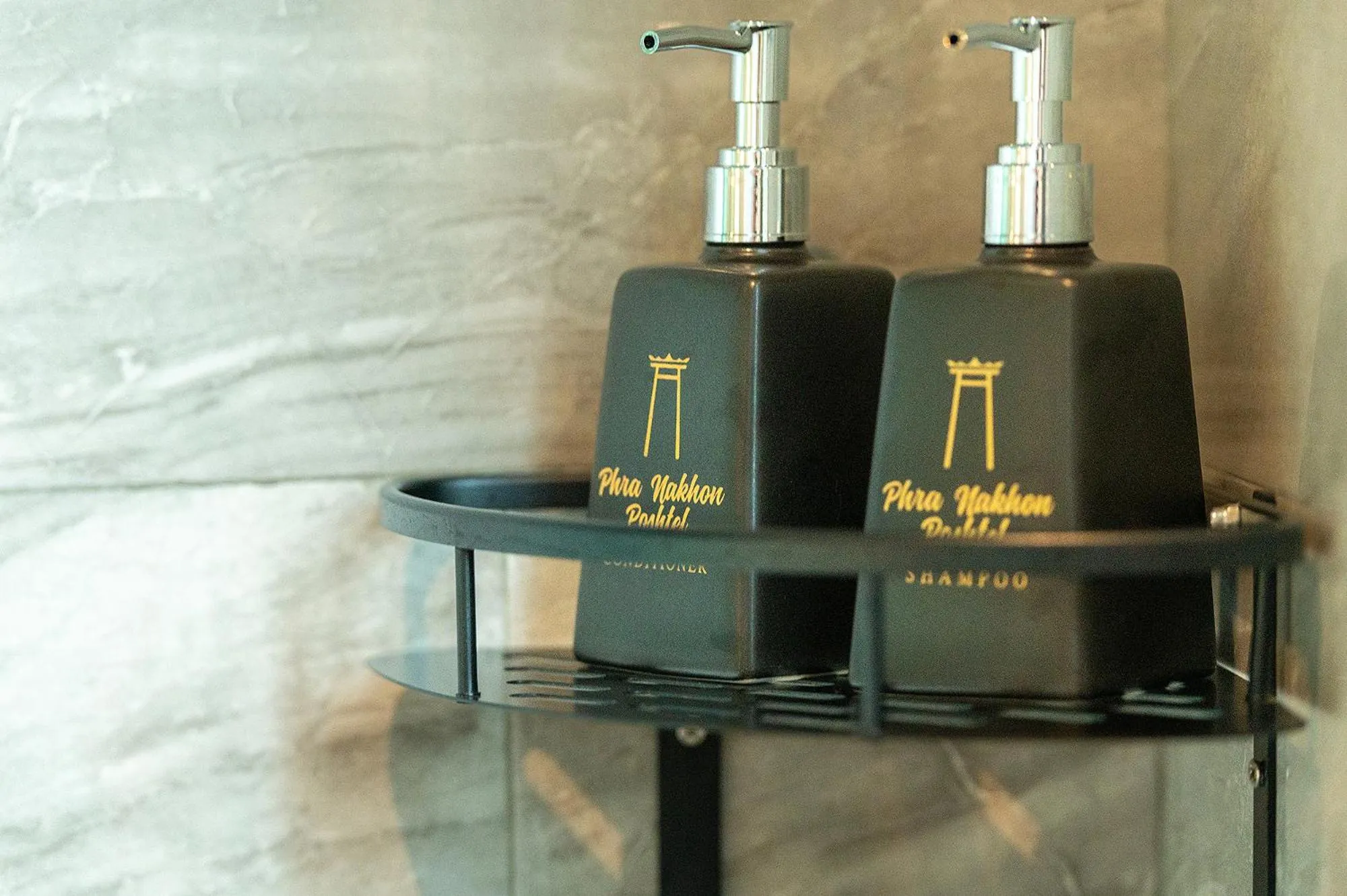 Bathroom in Phra Nakhon Poshtel