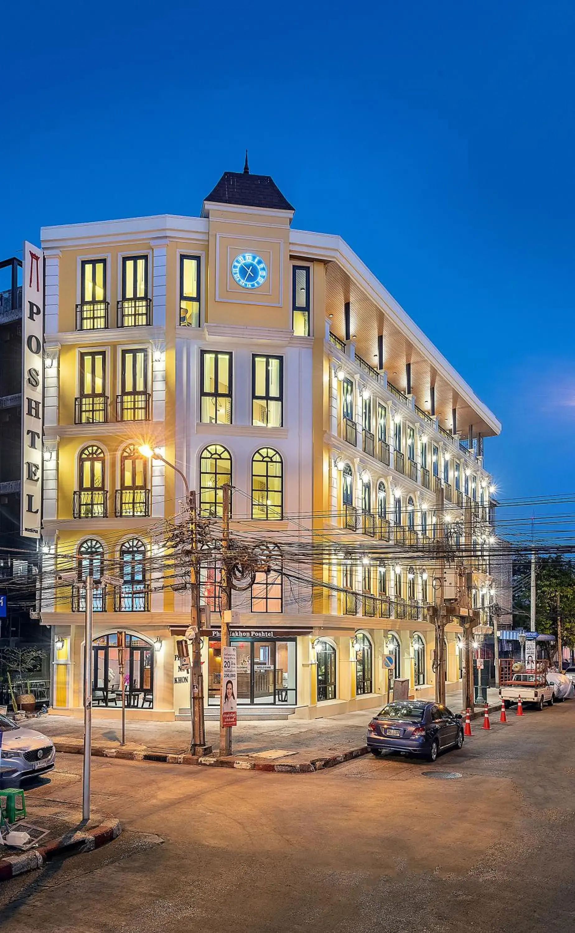 Property building in Phra Nakhon Poshtel Property building in Phra Nakhon Poshtel