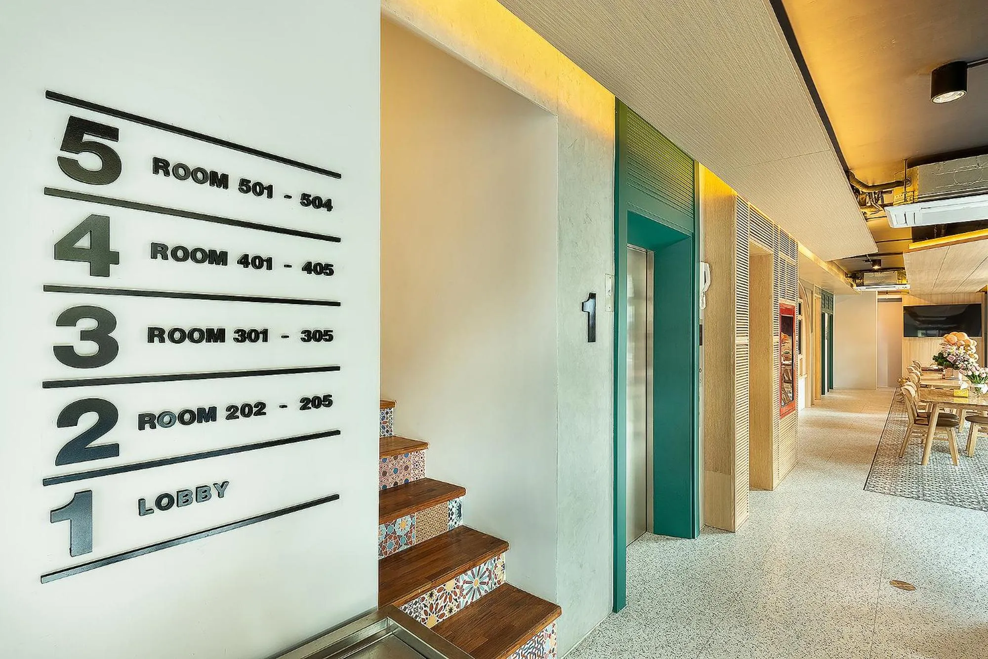 elevator in Phra Nakhon Poshtel