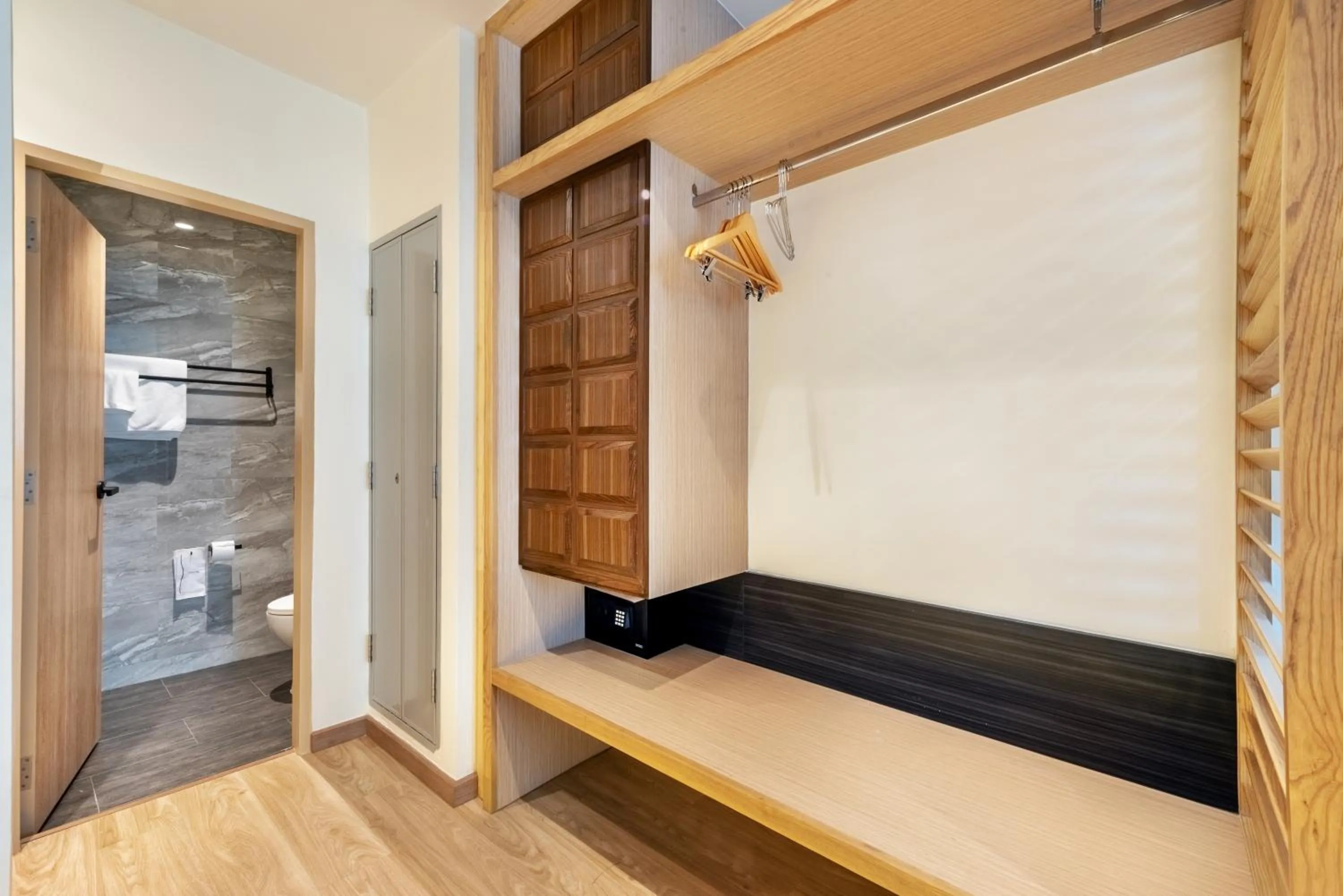 Bathroom, Bed in Phra Nakhon Poshtel